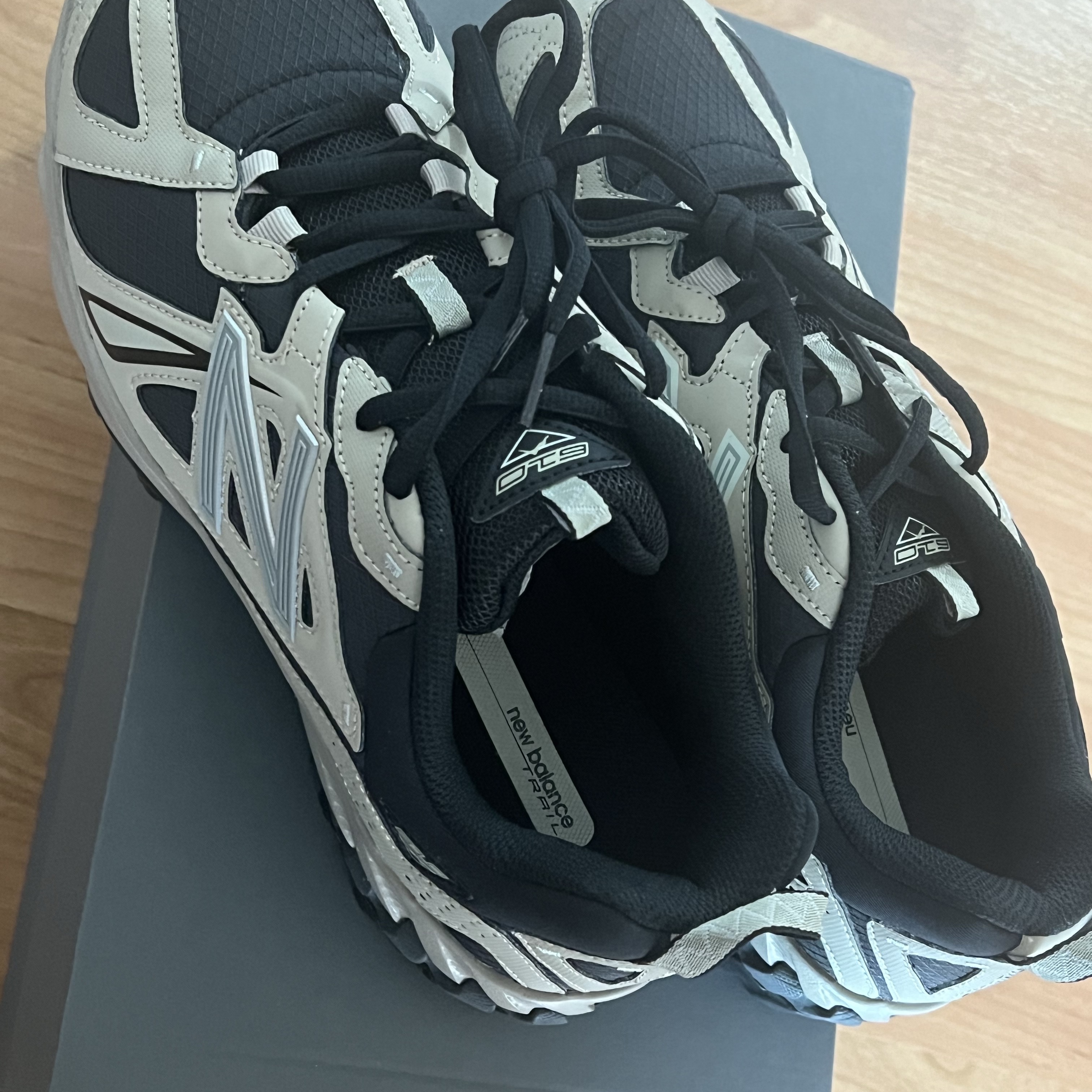 New Balance ML610T Aluminum Black - D Standard 착용 스타일 - 1
