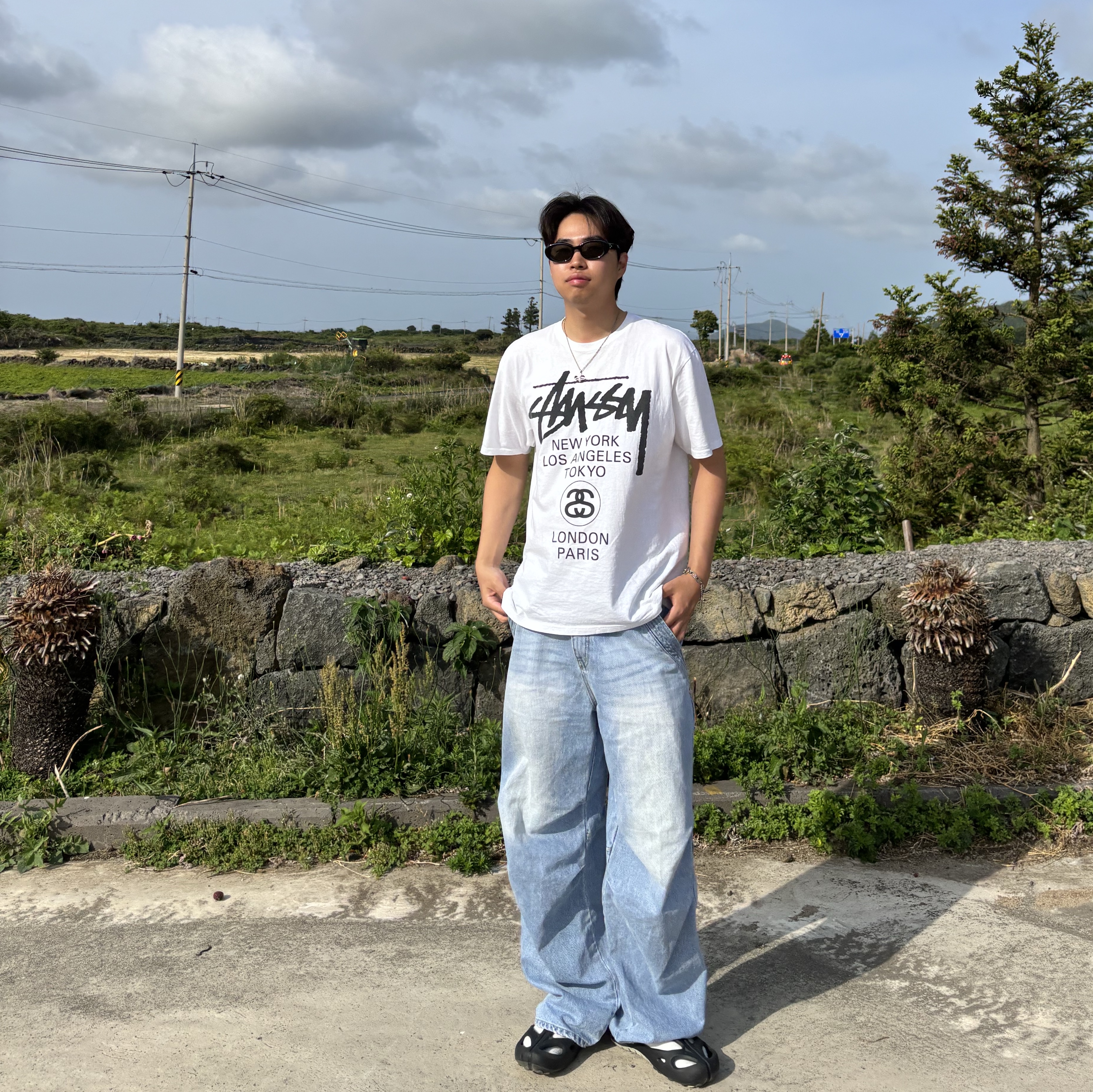Stussy World Tour T-Shirt White 2024,2025, Vivienne Westwood Mayfair Bas Relief Pendant Silver 착용 스타일