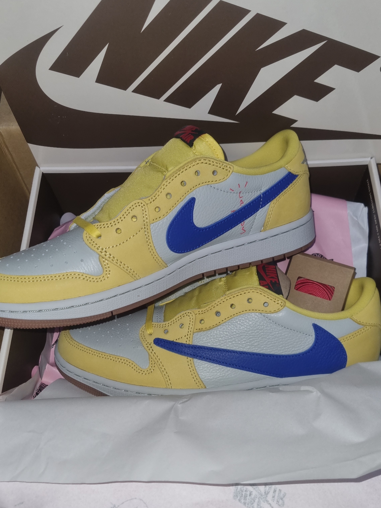 (W) Jordan 1 x Travis Scott Retro Low OG SP Canary 착용 스타일