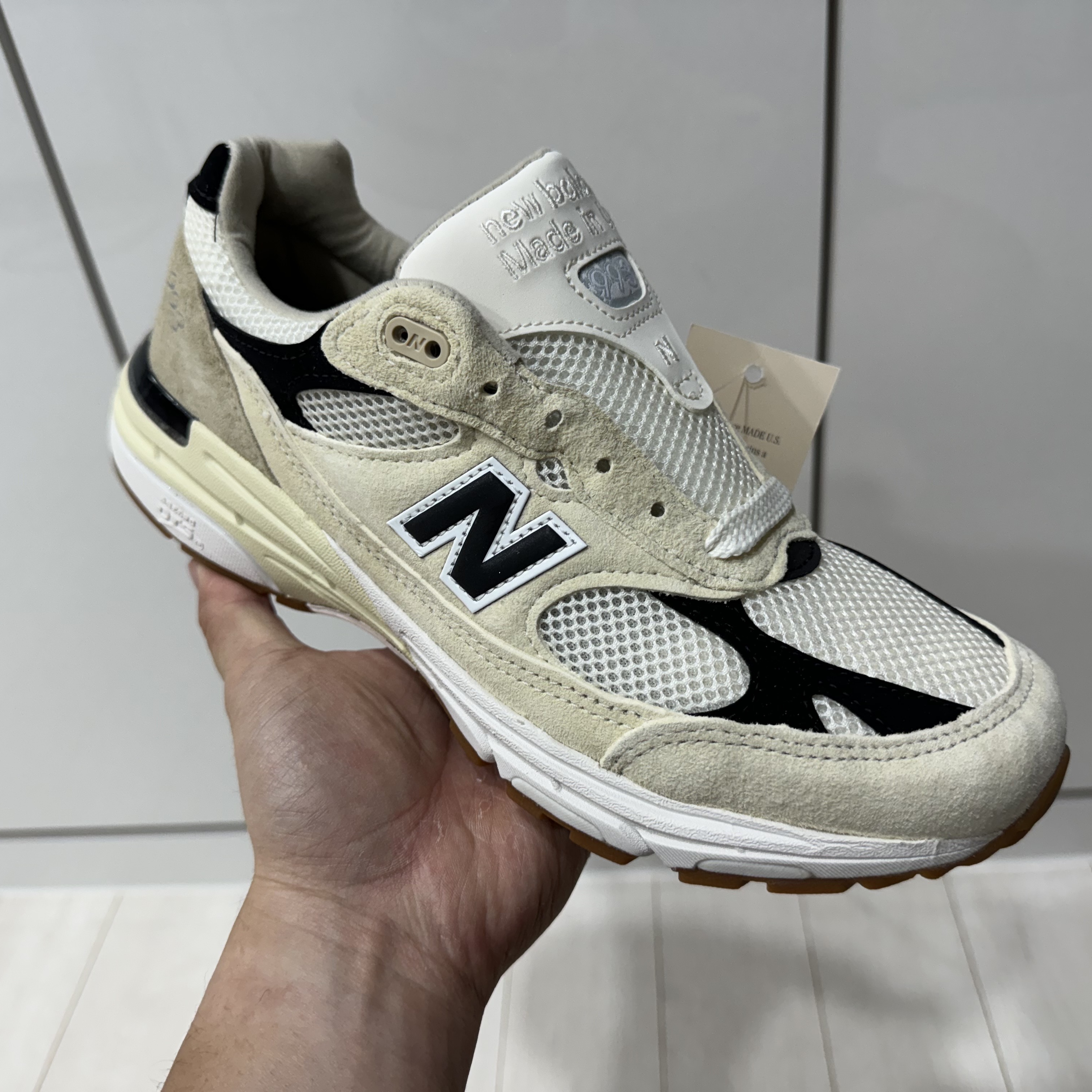 New Balance 993 Made in USA Sea Salt Black 착용 스타일