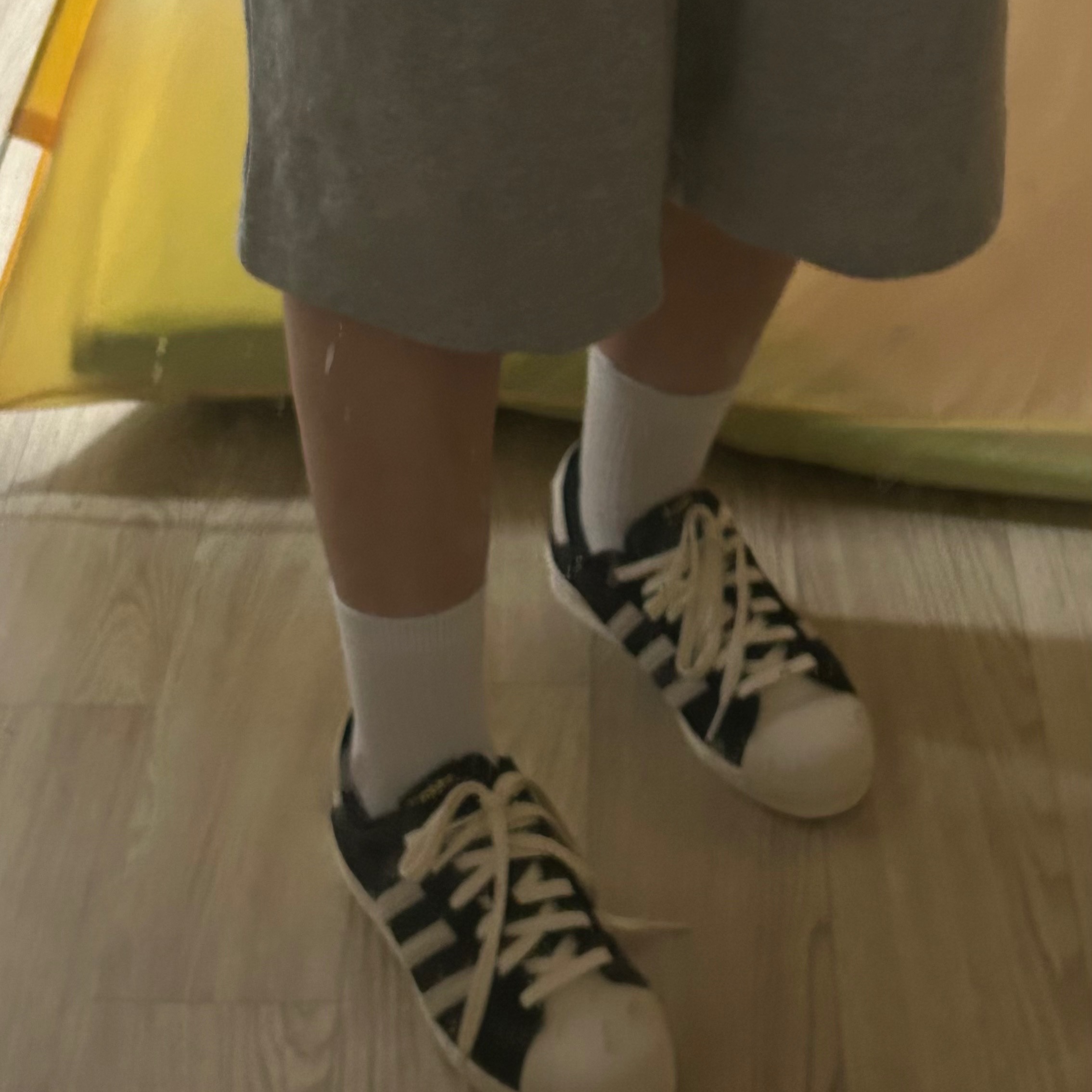 Adidas Superstar 82 Black White 착용 스타일