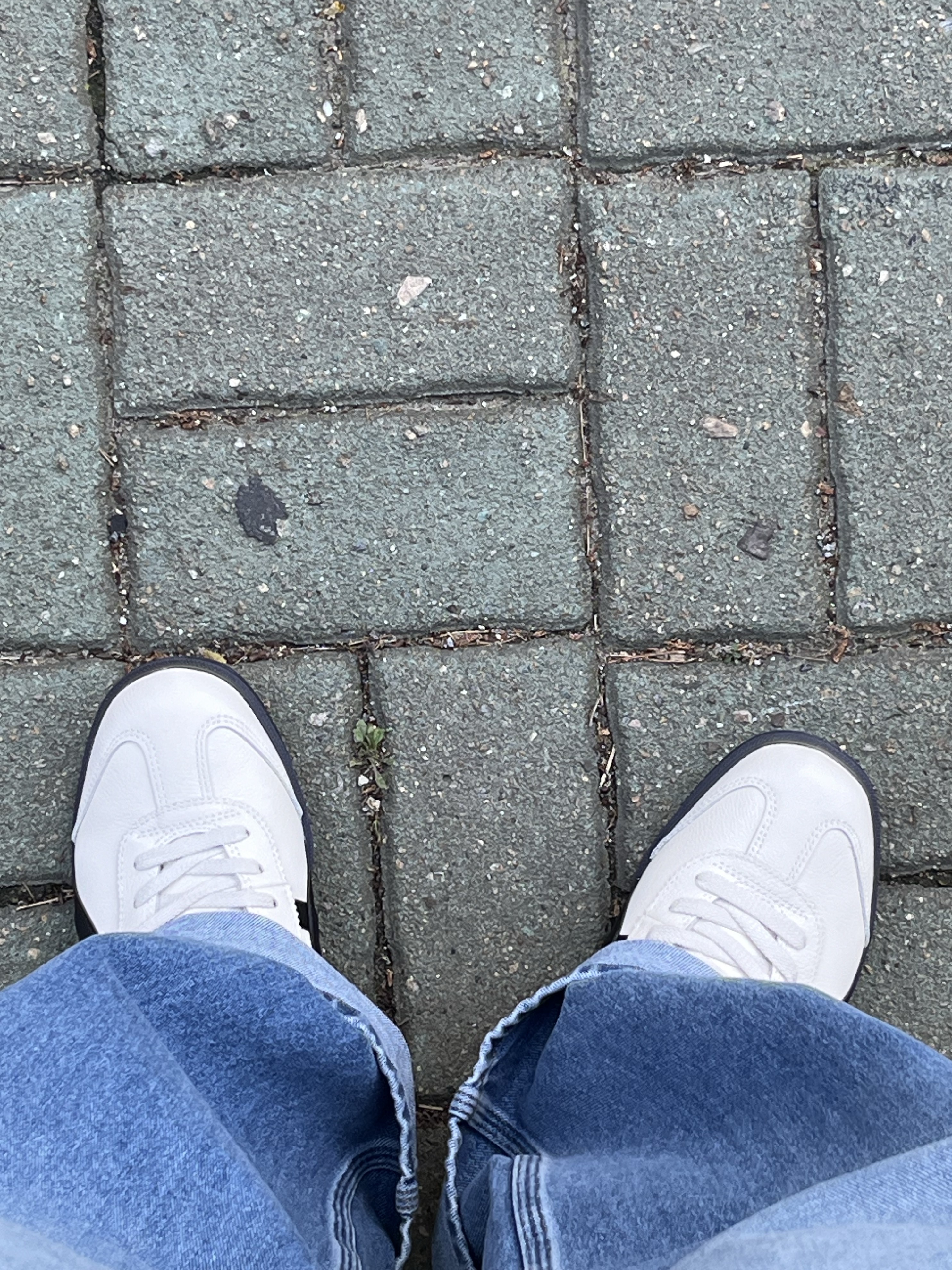 Onitsuka Tiger Tokuten White Black 착용 스타일 - 2