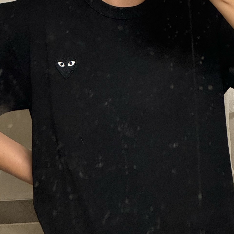 Play Comme des Garcons Black Heart T-Shirt Black 착용 스타일