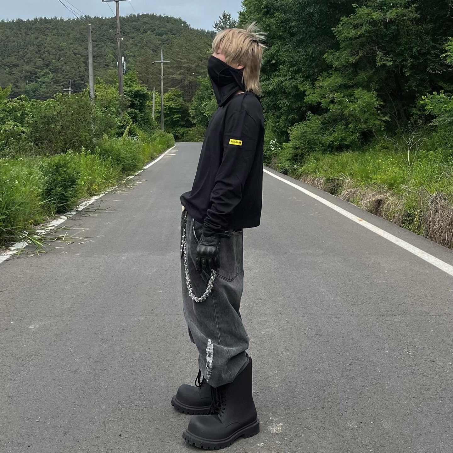 Balenciaga XL Army Boots Full Eva Black 착용 스타일 - 3