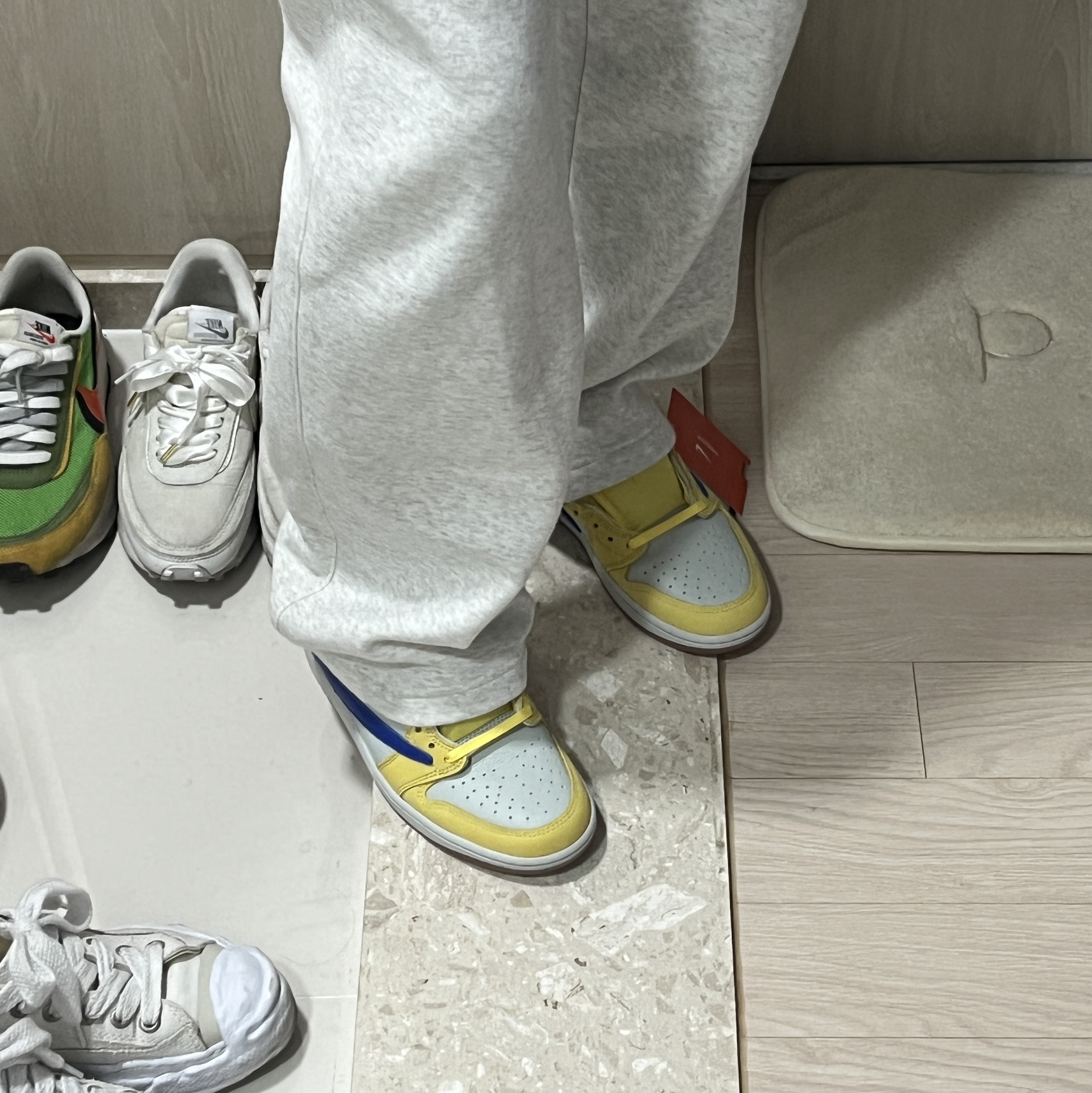 (W) Jordan 1 x Travis Scott Retro Low OG SP Canary, Nike x Sacai LDWaffle White Nylon 착용 스타일 - 2