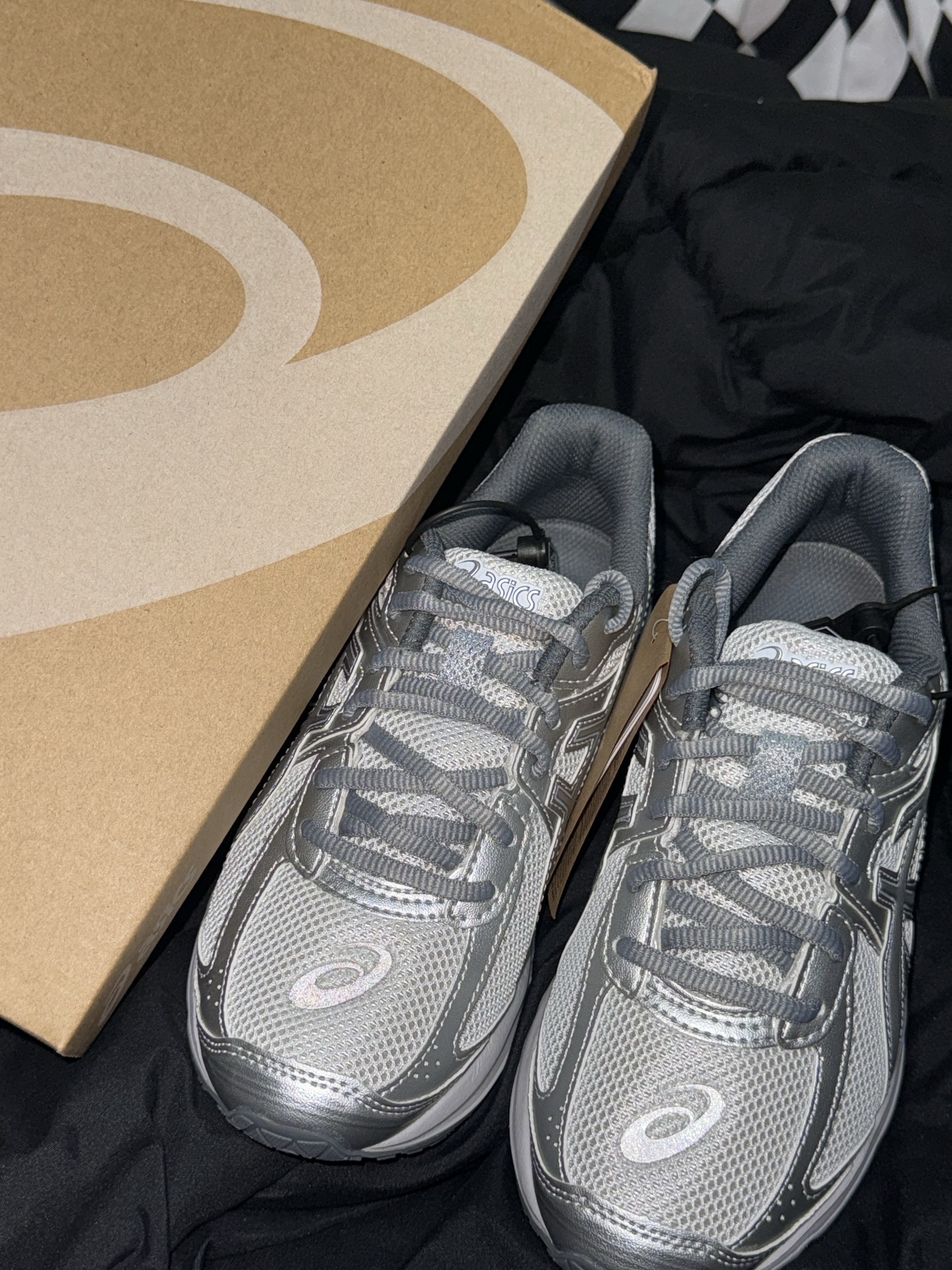 Asics Jog 100 S SMU Glacier Grey Pure Silver - 2E Wide 착용 스타일 - 4