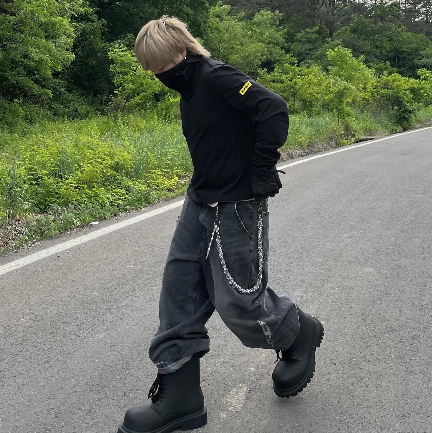 Balenciaga XL Army Boots Full Eva Black 착용 스타일 - 1