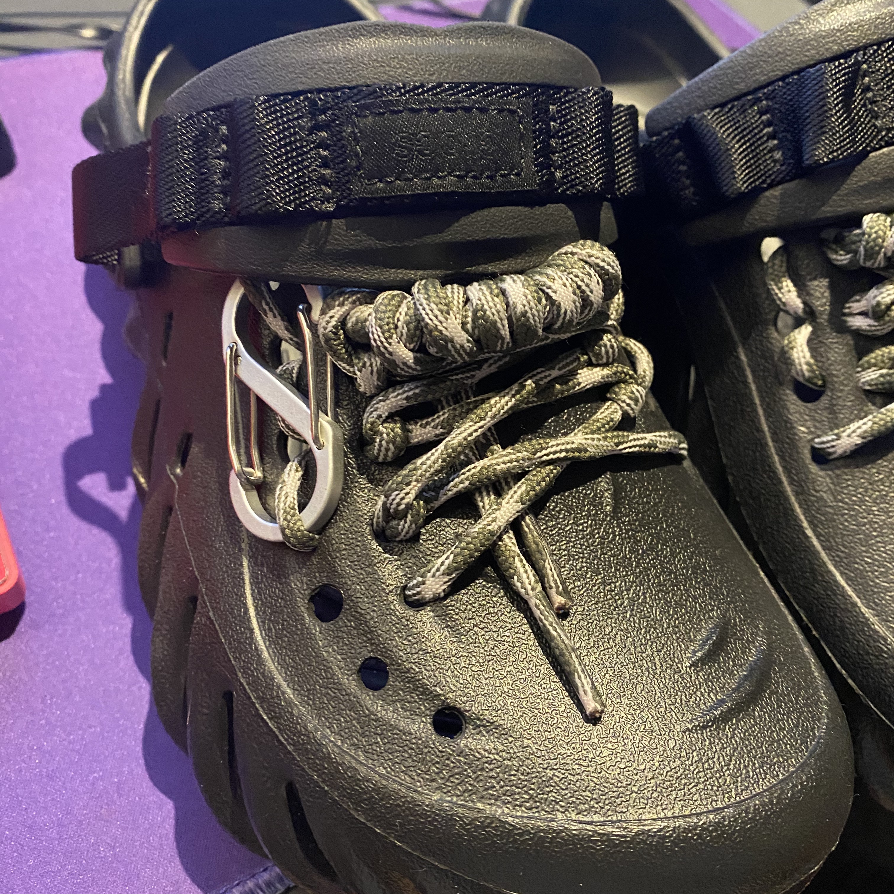 Crocs Echo Clog Black 착용 스타일 - 2