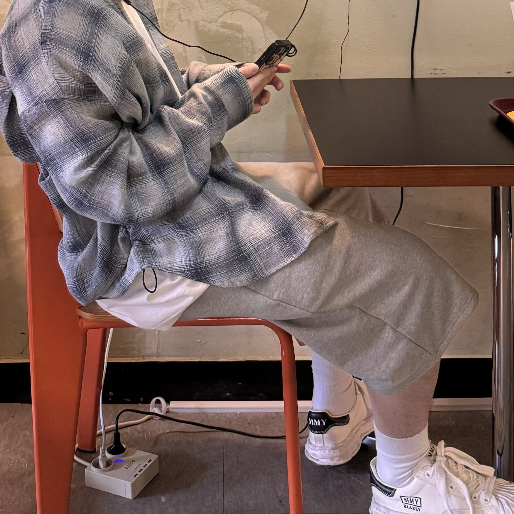 Nonnod Flexible String Check Shirt Japanese Linen Blue, Maison Mihara Yasuhiro Blakey OG Sole Canvas Low-top Sneakers White 착용 스타일 - 1