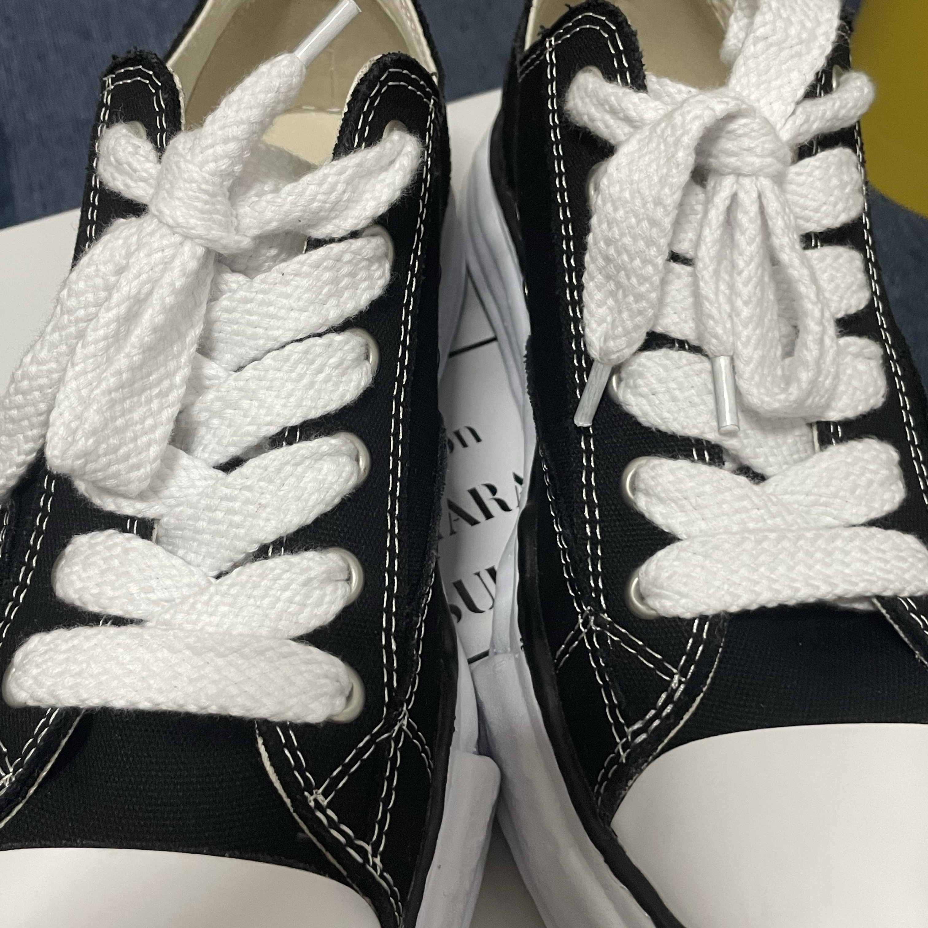 Maison Mihara Yasuhiro Peterson OG Sole Canvas Low Sneakers Black 착용 스타일