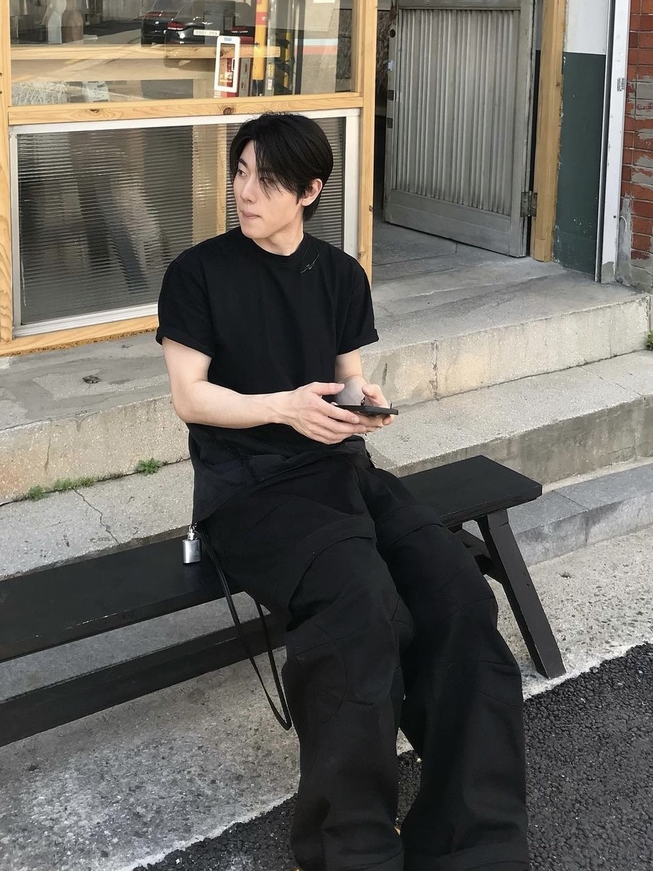 BLR Destroyed Gradation Bleached Short Sleeve T-Shirt Black 착용 스타일
