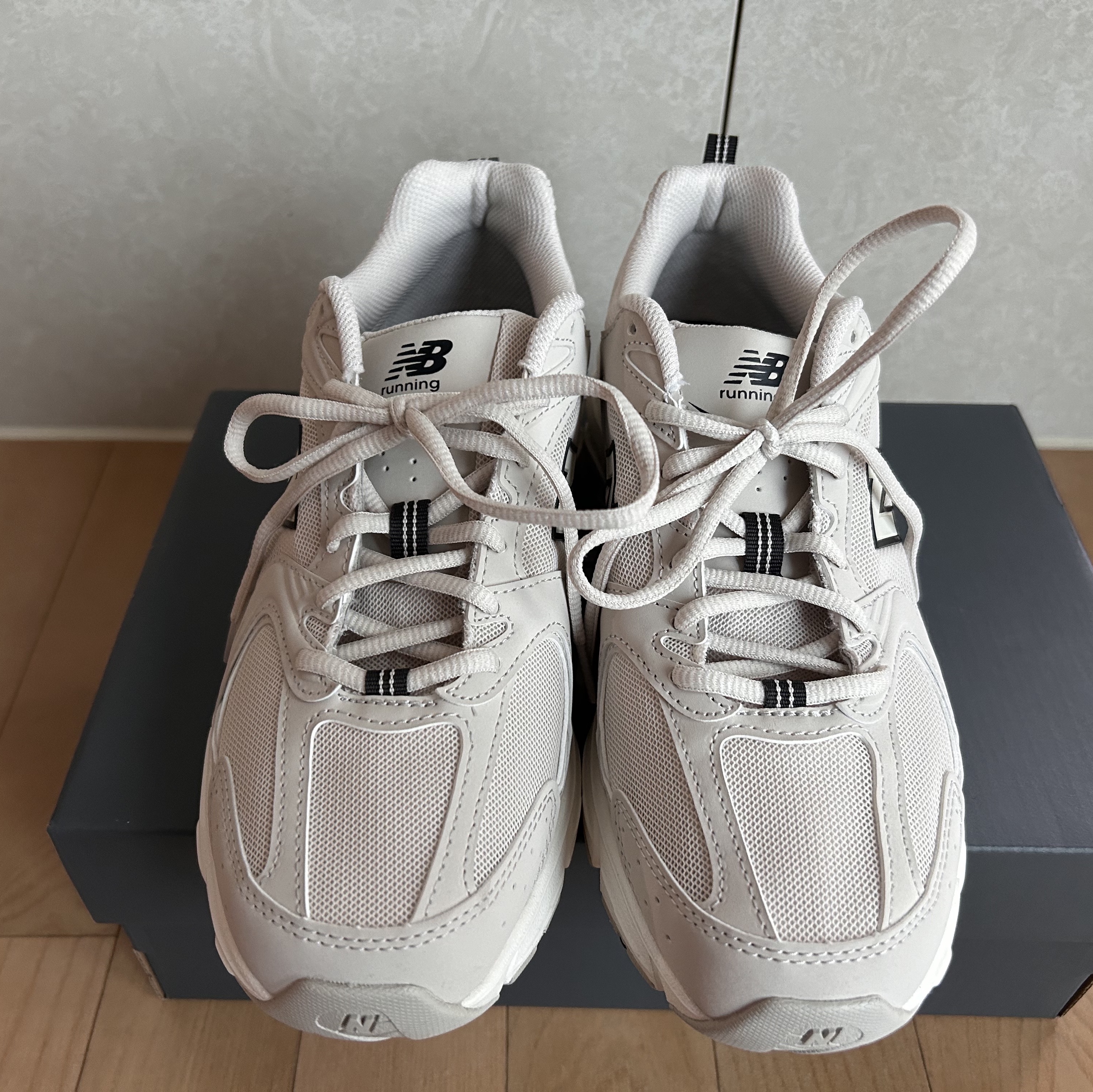 New Balance 530 Ivory 착용 스타일 - 3