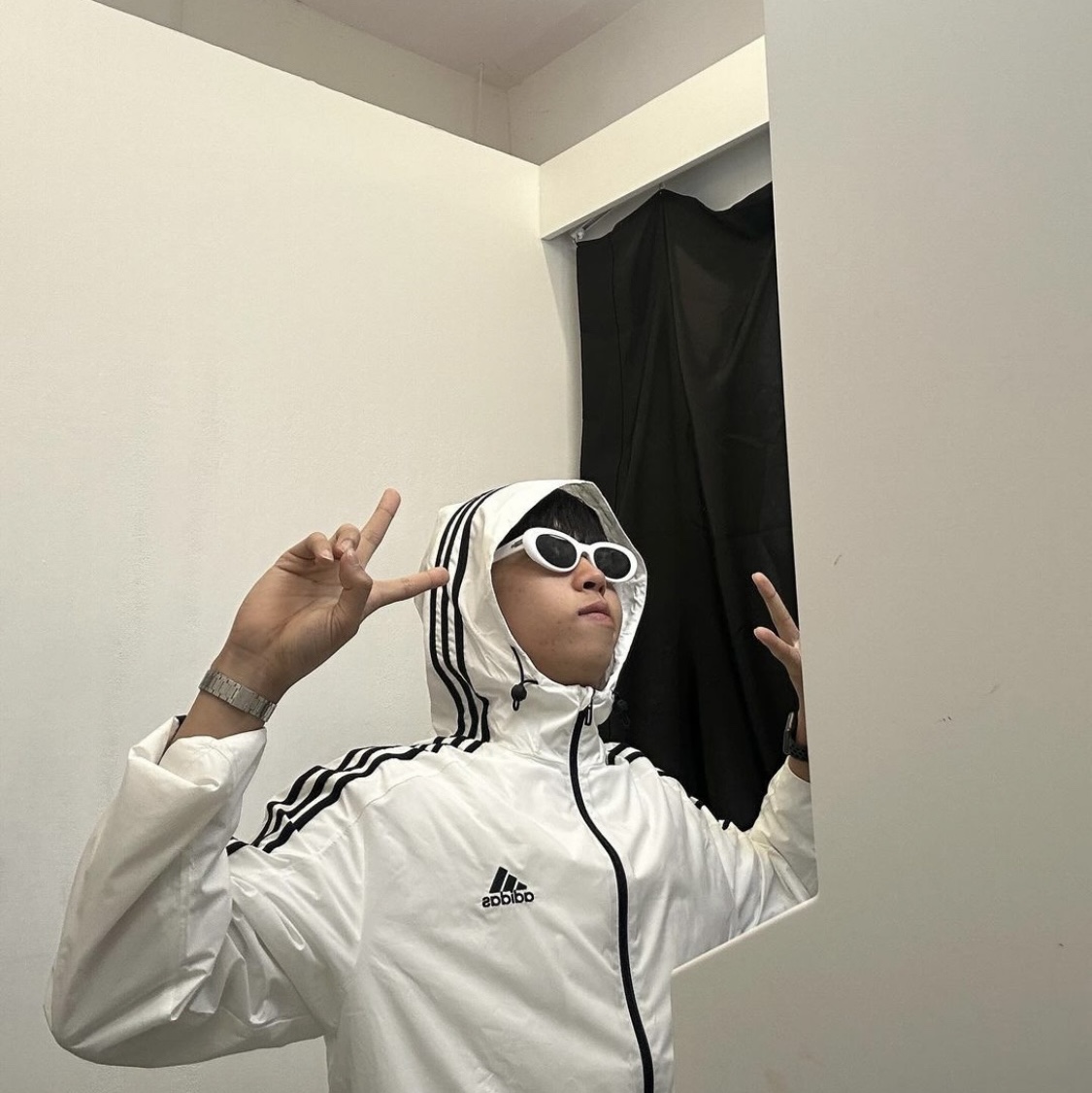 Adidas Essential 3S Woven Windbreaker Jacket White - KR Sizing 착용 스타일