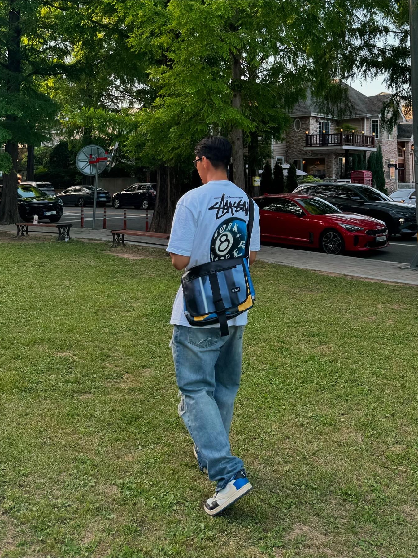 Jordan 1 x Travis Scott x Fragment Retro Low OG SP Military Blue, Stussy x Born X Raised 8 Ball T-Shirt White 착용 스타일