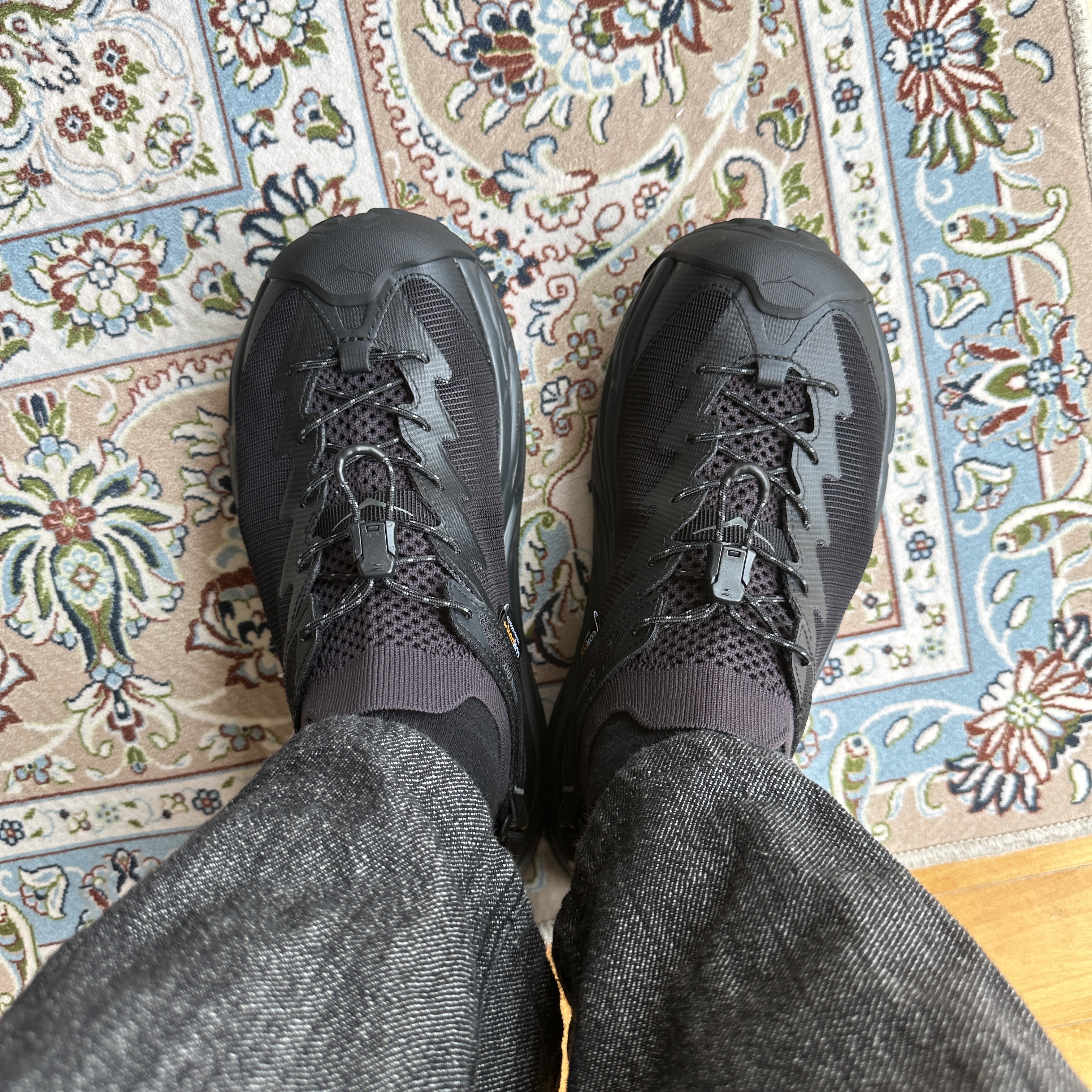 Hoka Hopara 2 Black 착용 스타일 - 1