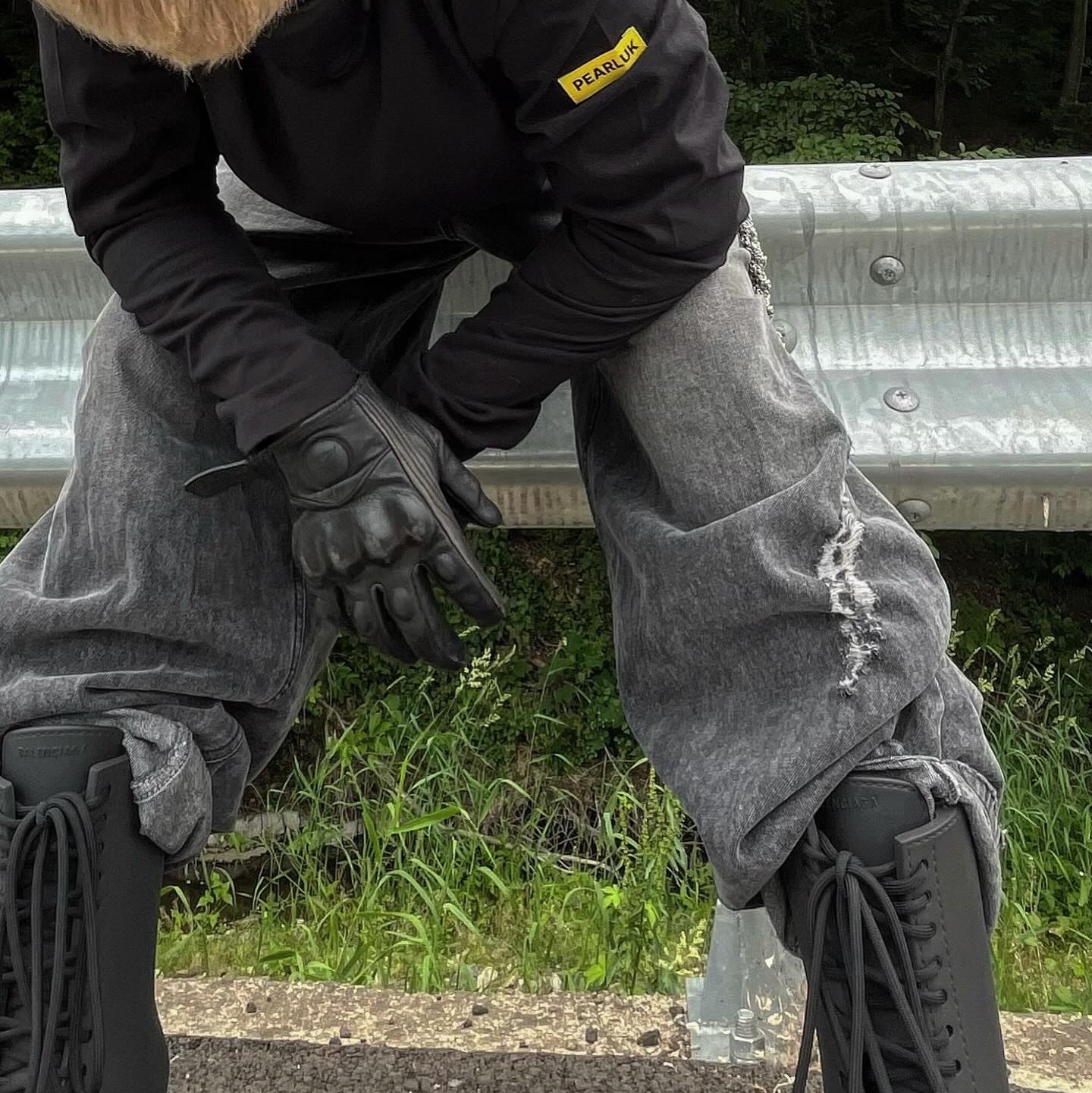 Balenciaga XL Army Boots Full Eva Black 착용 스타일 - 6