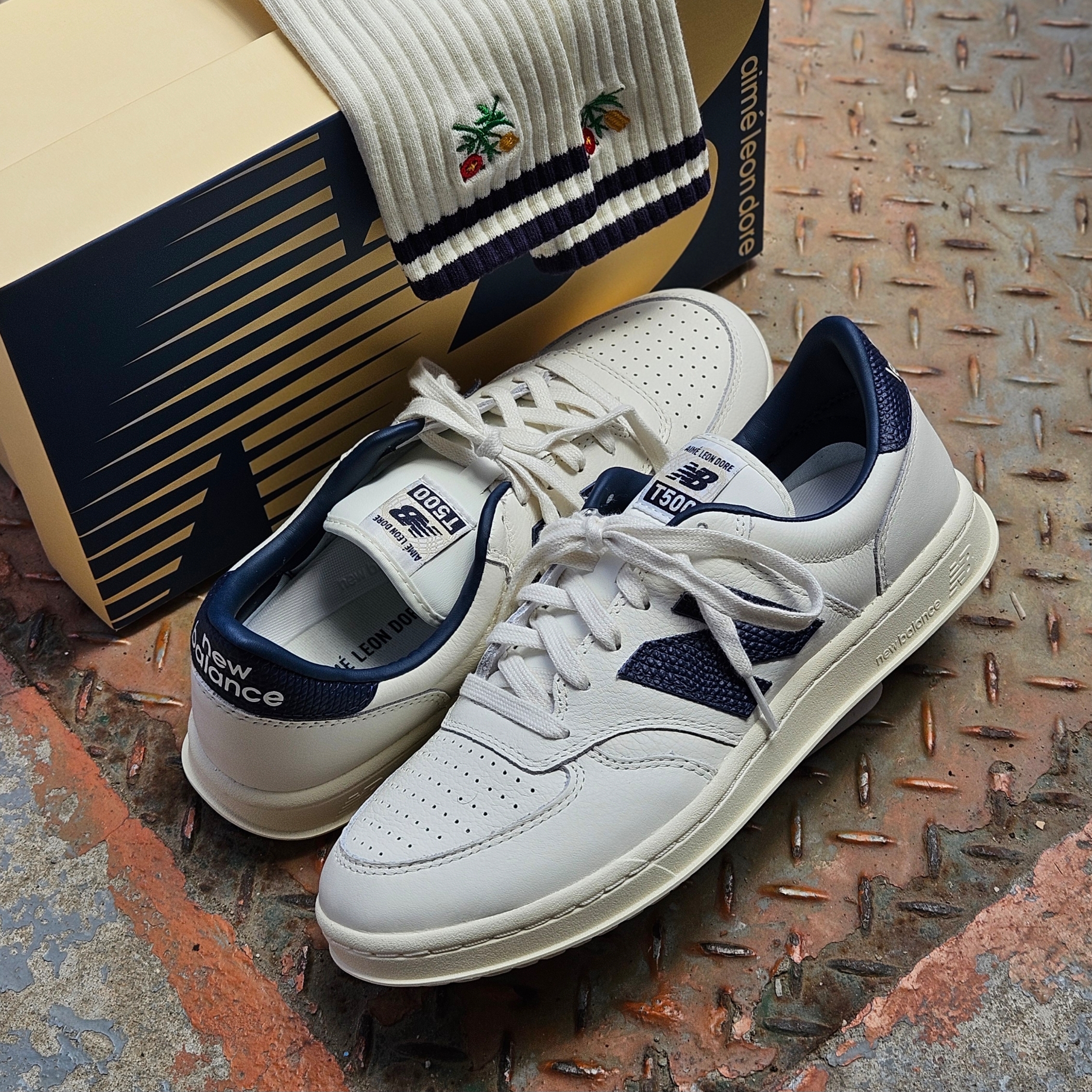 New Balance x Aime Leon Dore T500 Navy 착용 스타일 - 1