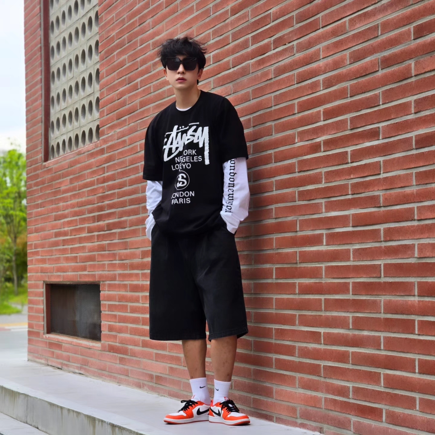 Stussy World Tour T-Shirt Black 2024,2025, Stussy World Tour T-Shirt Black 2023 착용 스타일 - 4
