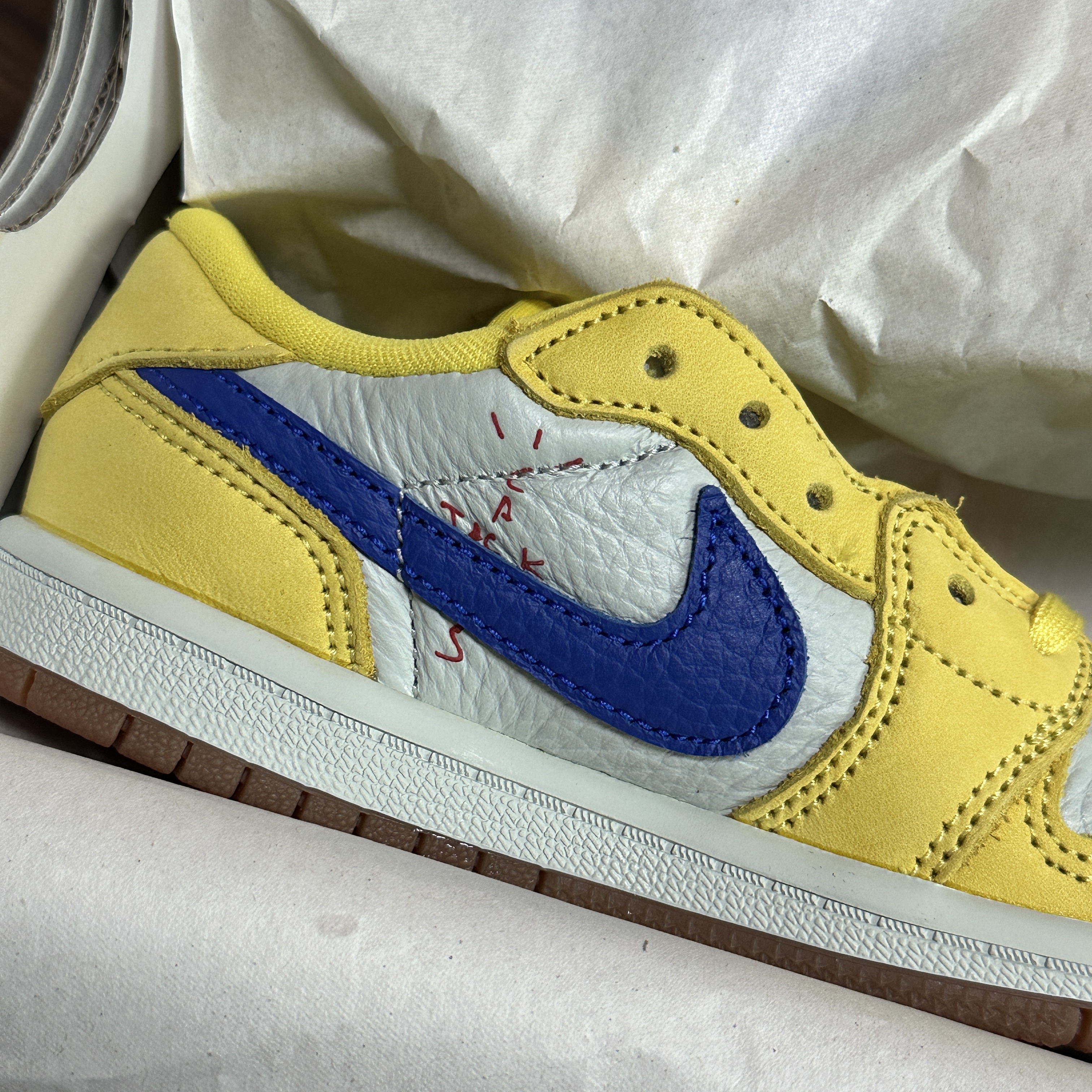 (TD) Jordan 1 x Travis Scott Retro Low OG SP Canary 착용 스타일
