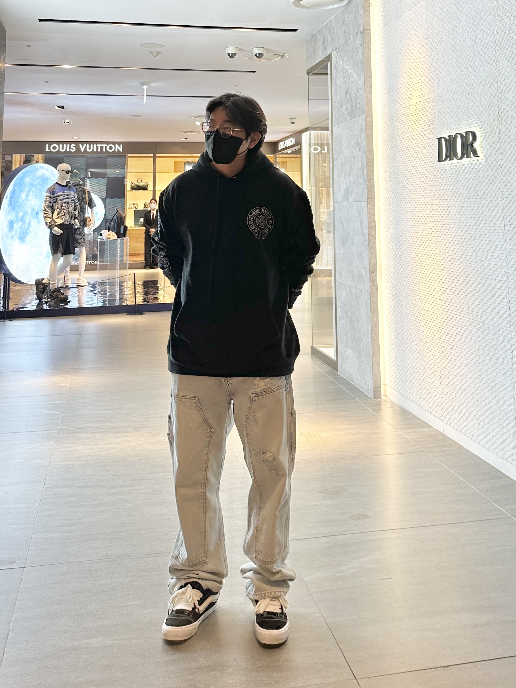 Chrome Hearts Silver Glitter Hoodie Black, Vans Vault x Imran Potato Knu-Skool VR3 LX Black White 착용 스타일 - 1