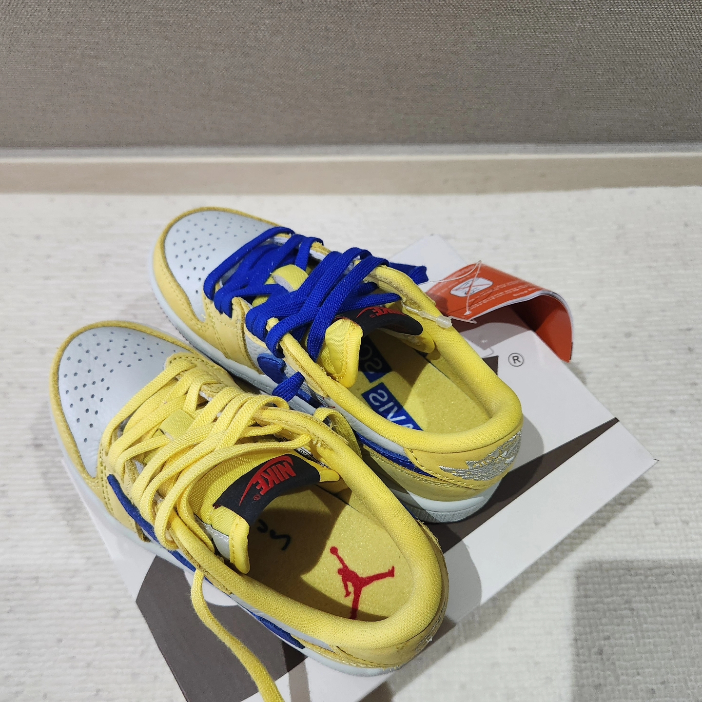 (PS) Jordan 1 x Travis Scott Retro Low OG SP Canary 착용 스타일 - 3