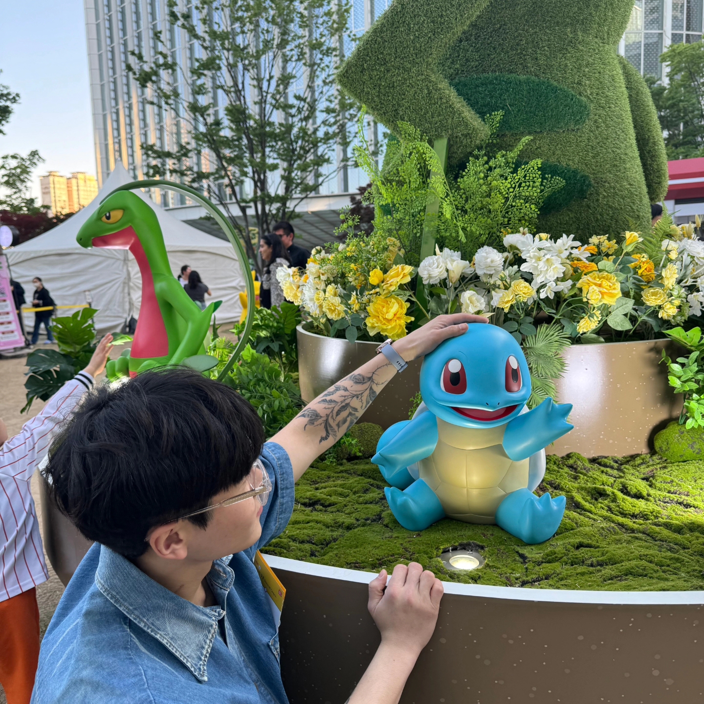 Jordan 1 x Travis Scott x Fragment Retro Low OG SP Military Blue, Gentle Monster Karl C1 Translucent 착용 스타일 - 2