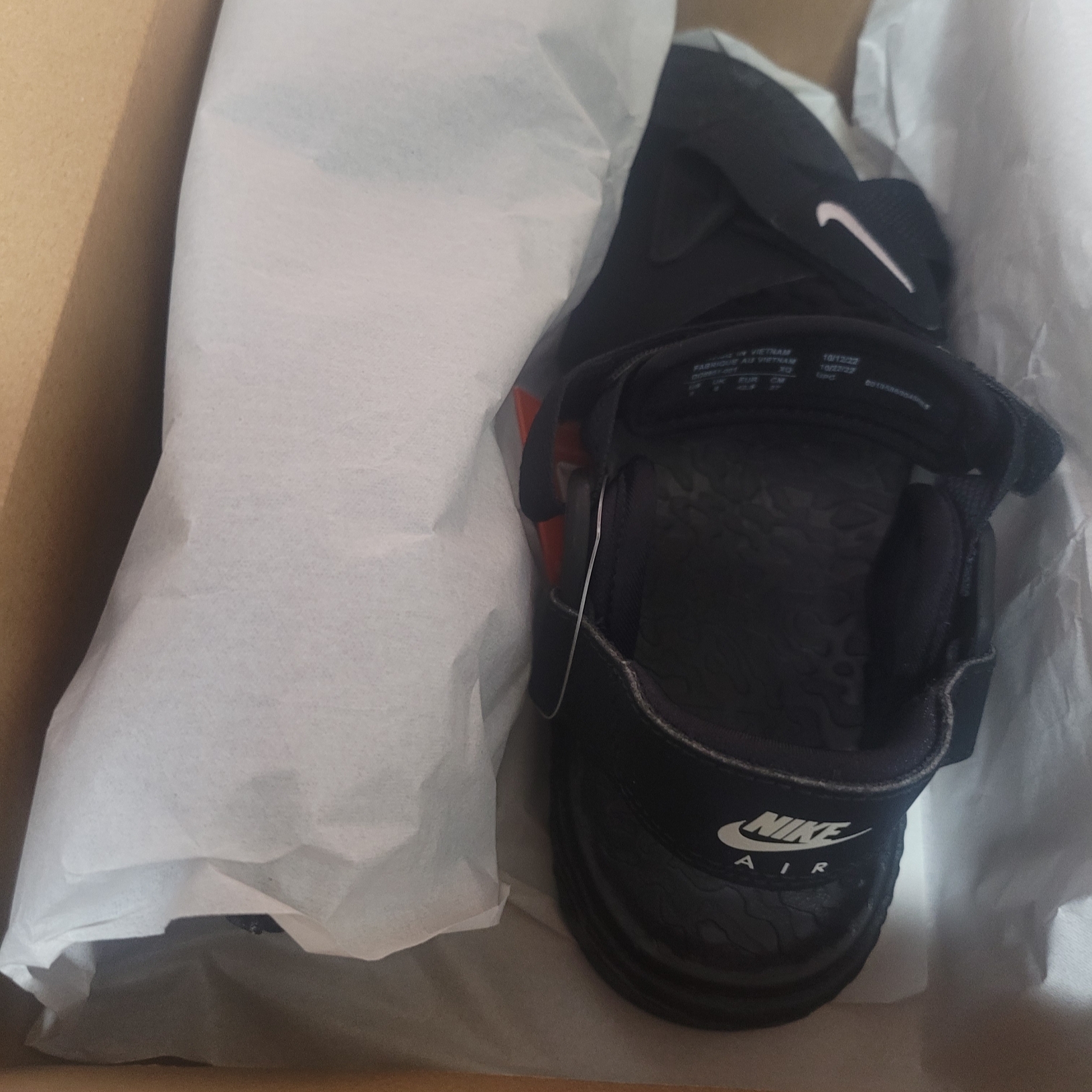 Nike ACG Air Deschutz+ Black and Grey Fog 착용 스타일