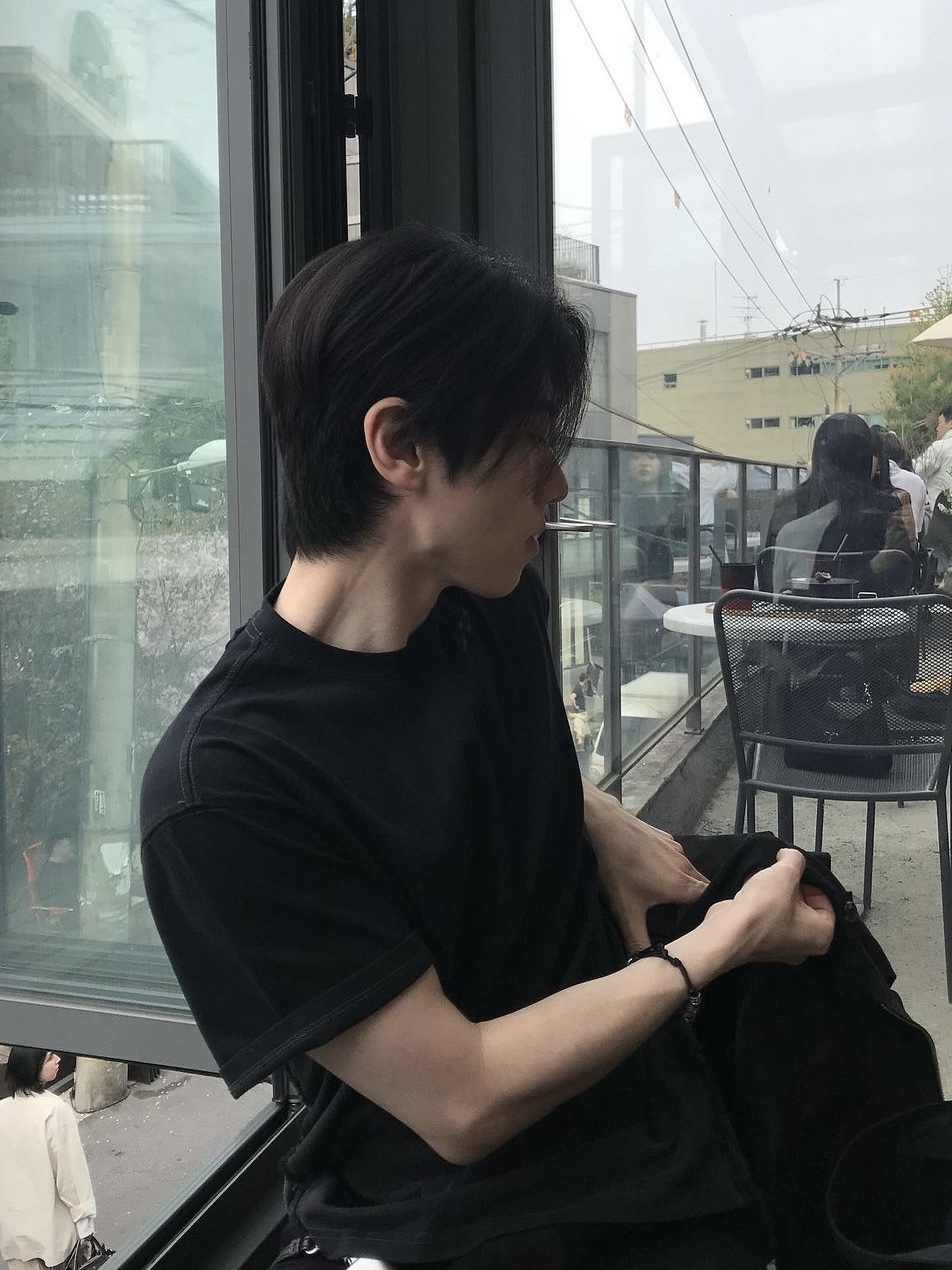 BLR Destroyed Gradation Bleached Short Sleeve T-Shirt Black 착용 스타일