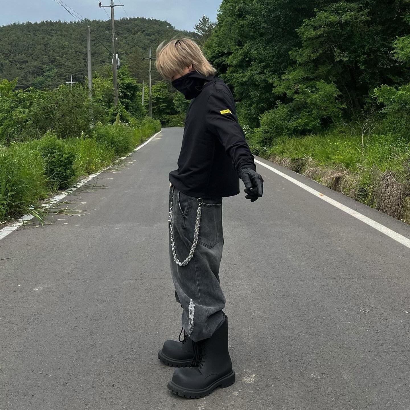 Balenciaga XL Army Boots Full Eva Black 착용 스타일 - 4