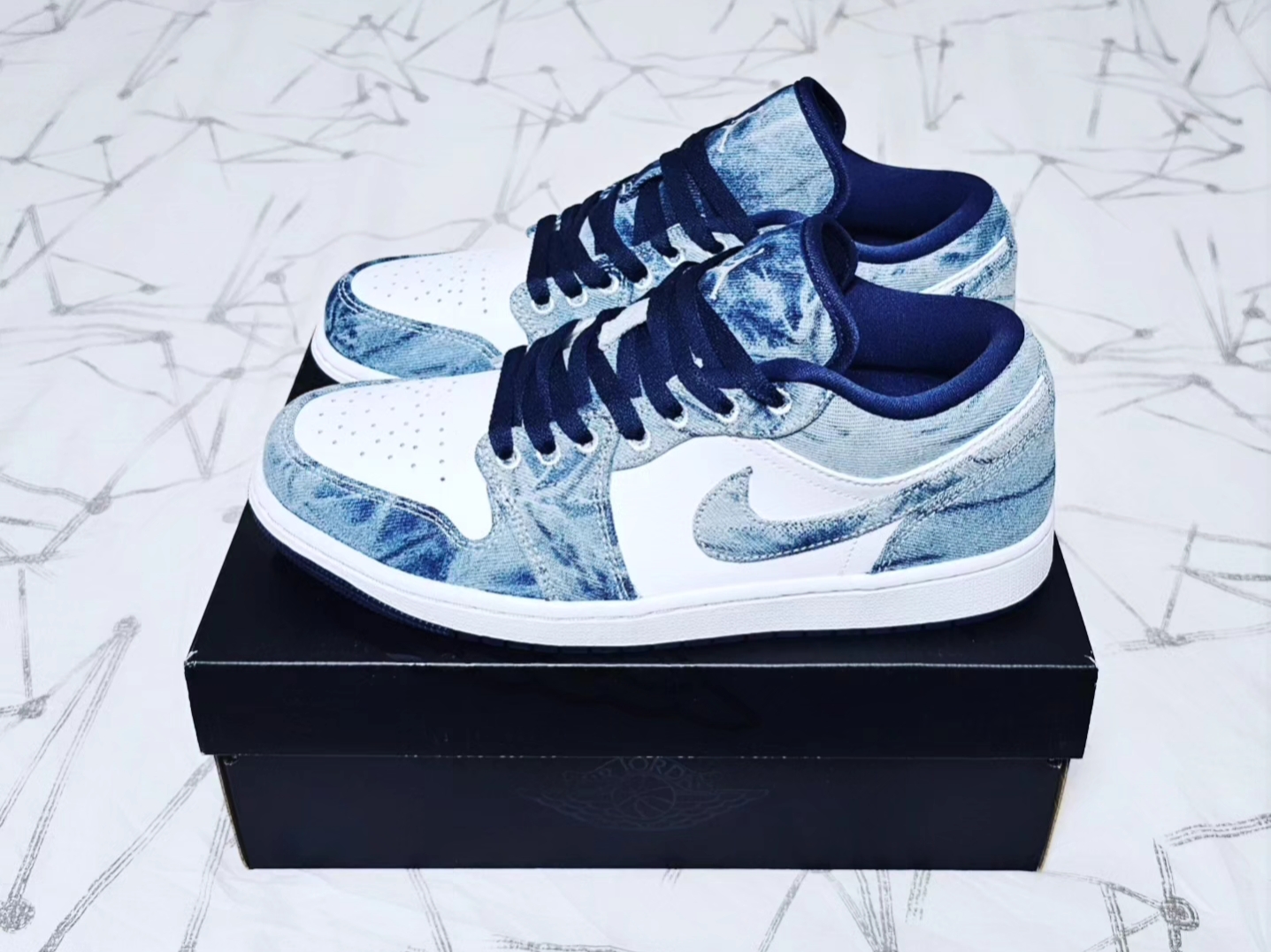Jordan 1 Low SE Washed Denim 착용 스타일 - 2