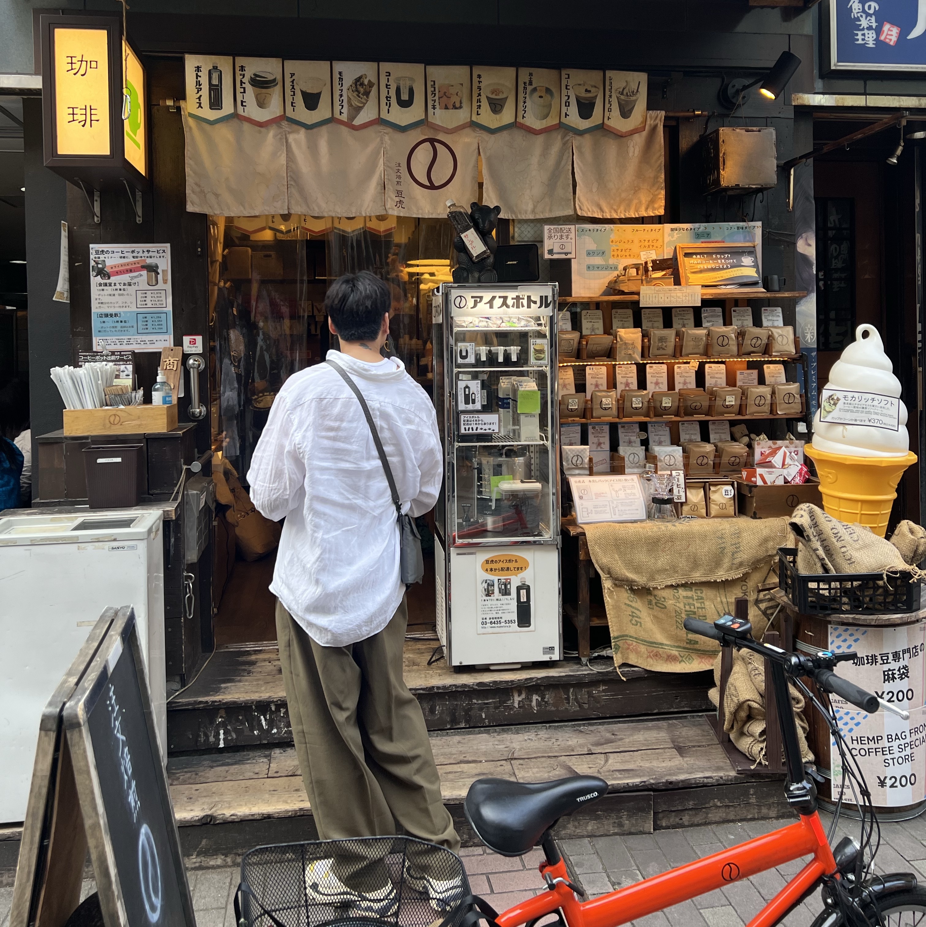 Uniqlo x Marni Wide Fit Pleated Trousers Olive, Balenciaga Triple S Yellow Grey 2019 착용 스타일