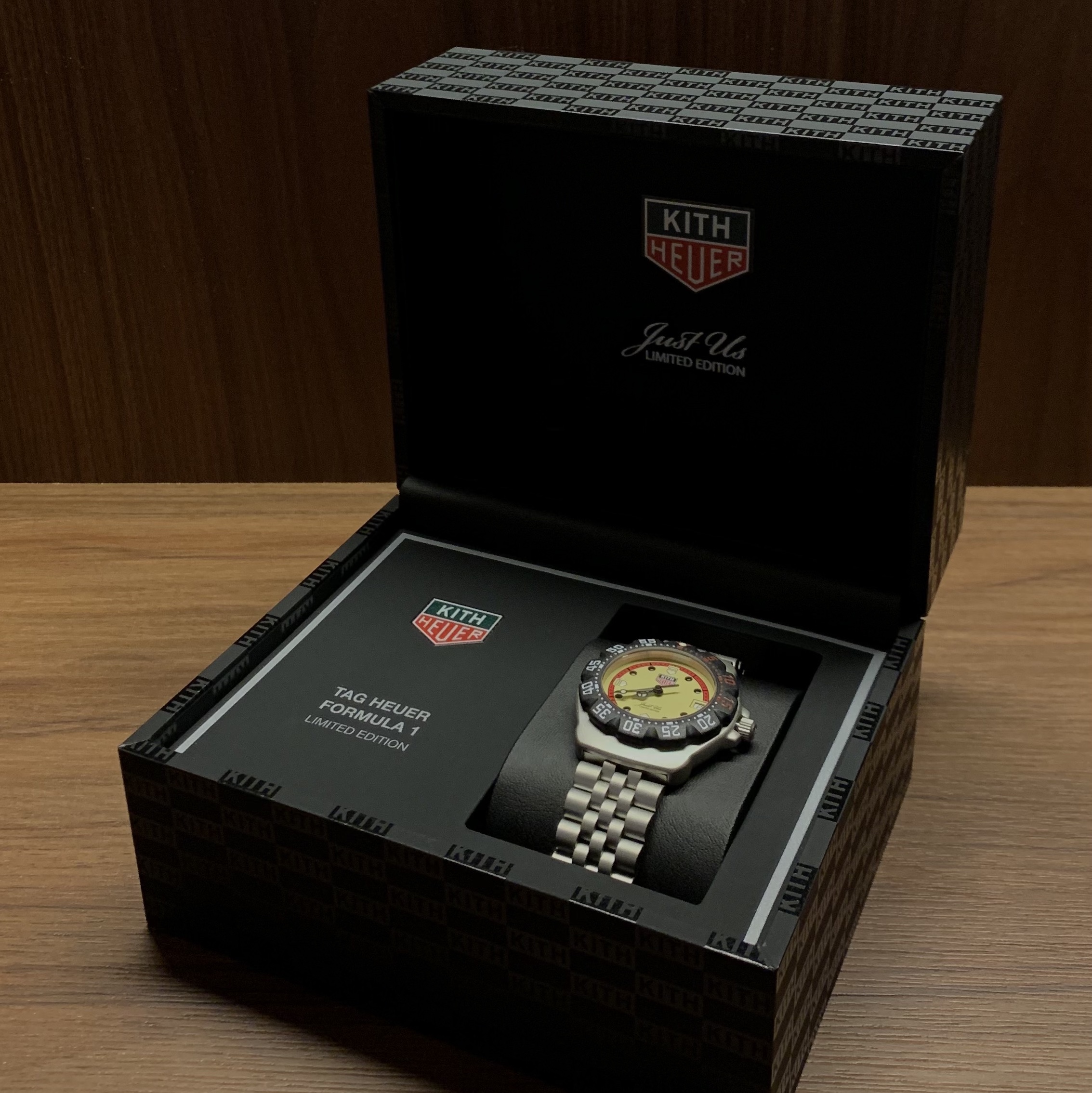 TAG Heuer x Kith Formula 1 Quartz Steel Eggshell 착용 스타일 - 2