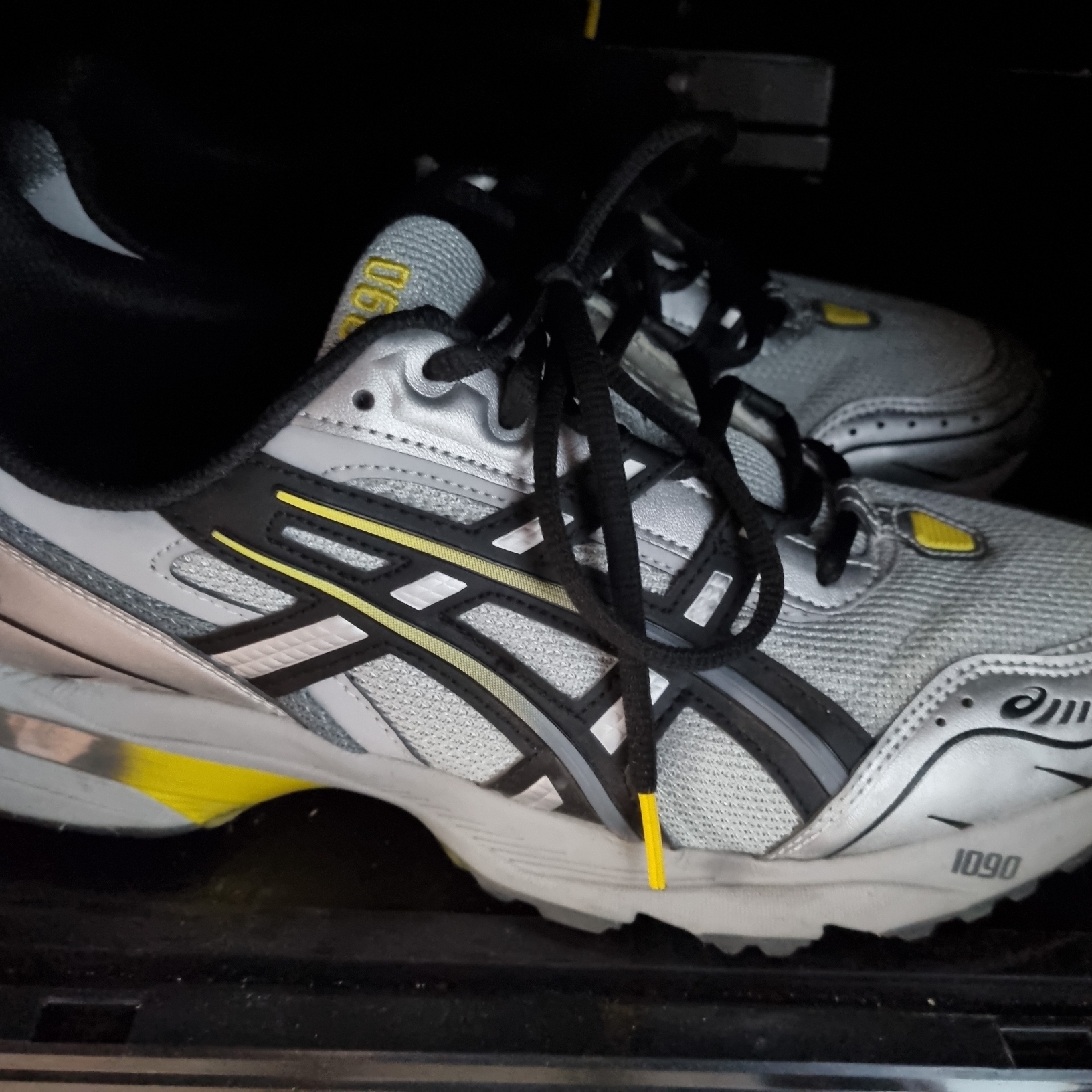 Asics Gel-1090 Mid Grey Black 착용 스타일