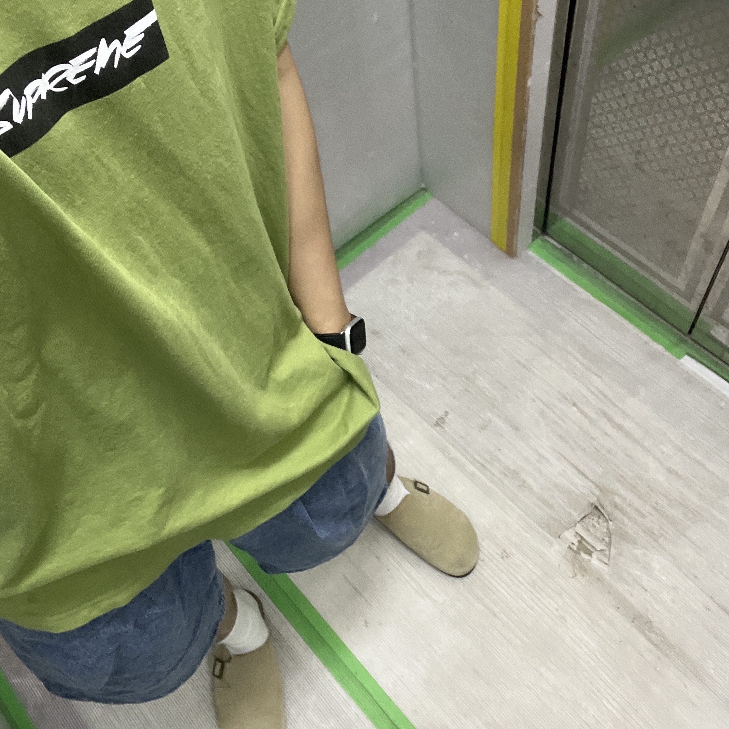Supreme Futura Box Logo T-Shirt Moss - 24SS 착용 스타일