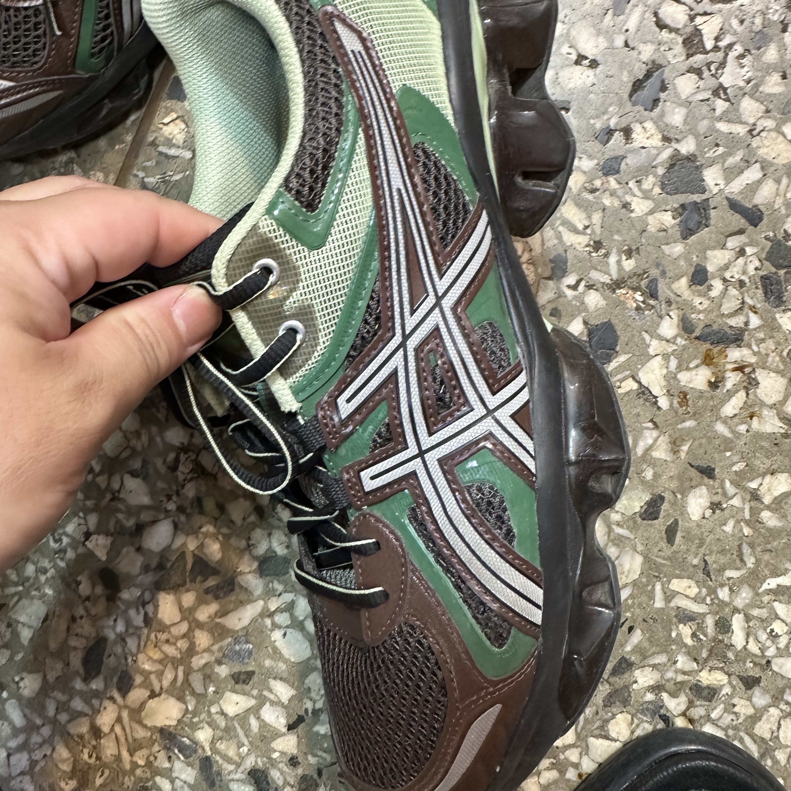 Asics Gel-Quantum Kinetic Dark Sepia Shamrock Green 착용 스타일