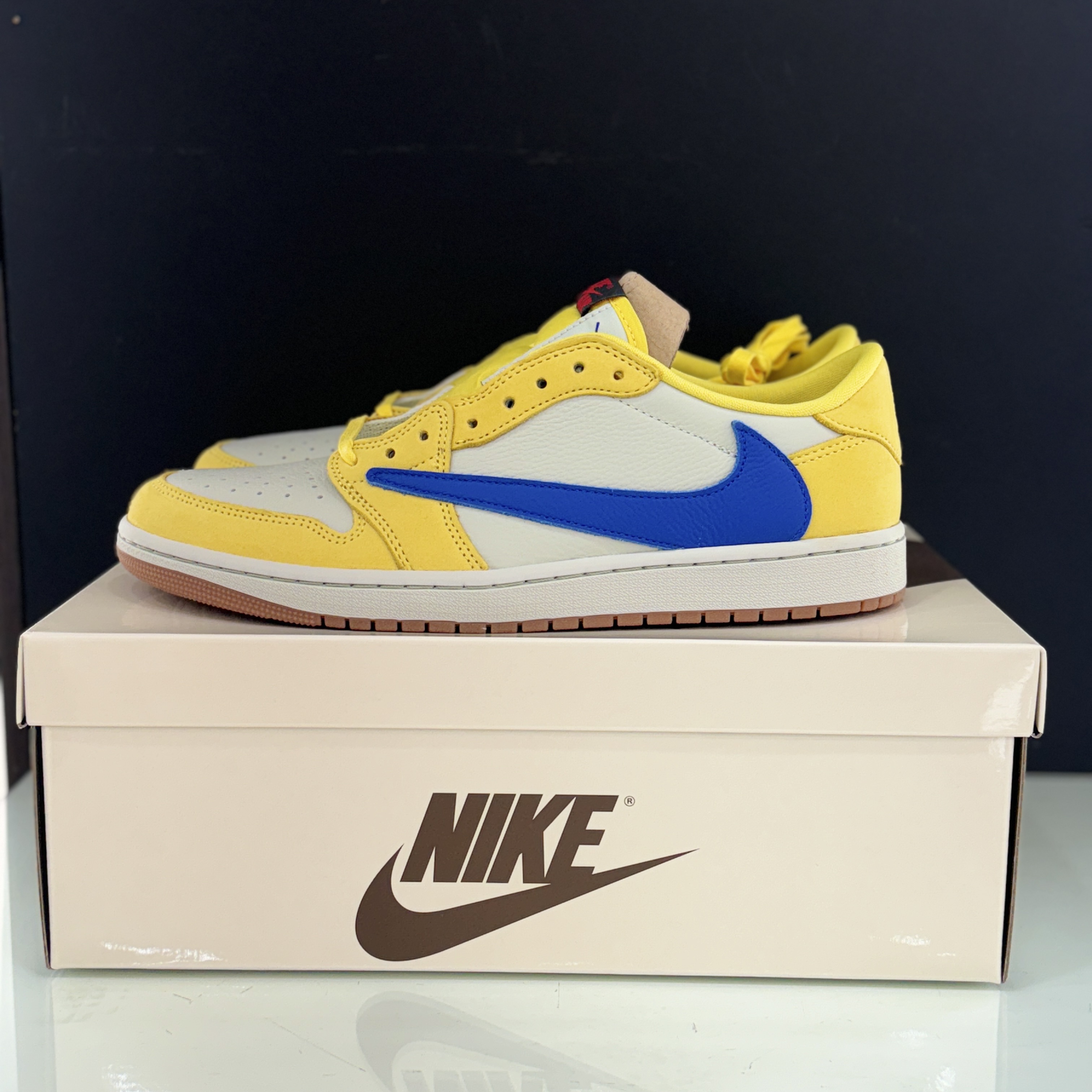 (W) Jordan 1 x Travis Scott Retro Low OG SP Canary 착용 스타일