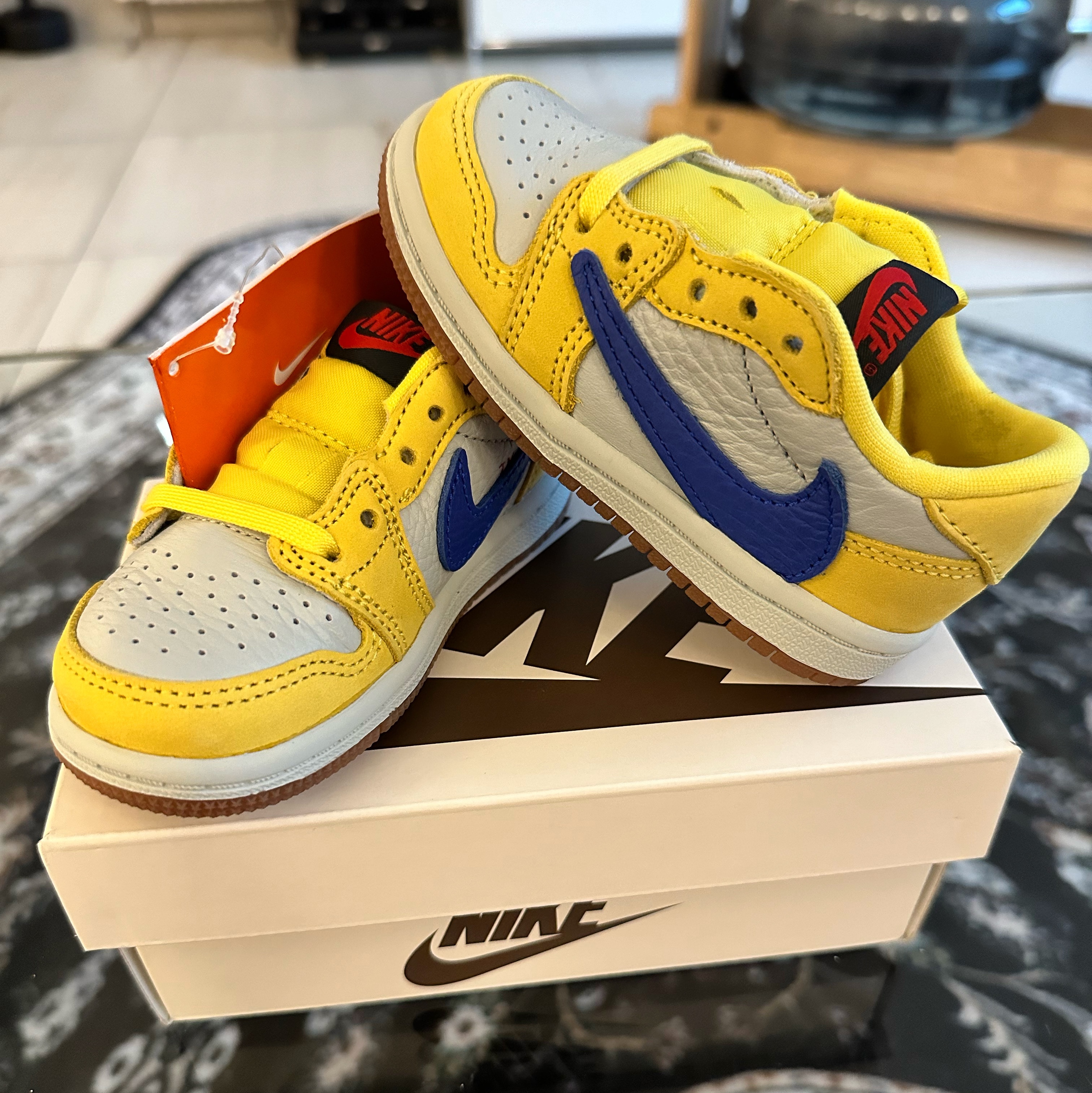 (TD) Jordan 1 x Travis Scott Retro Low OG SP Canary 착용 스타일