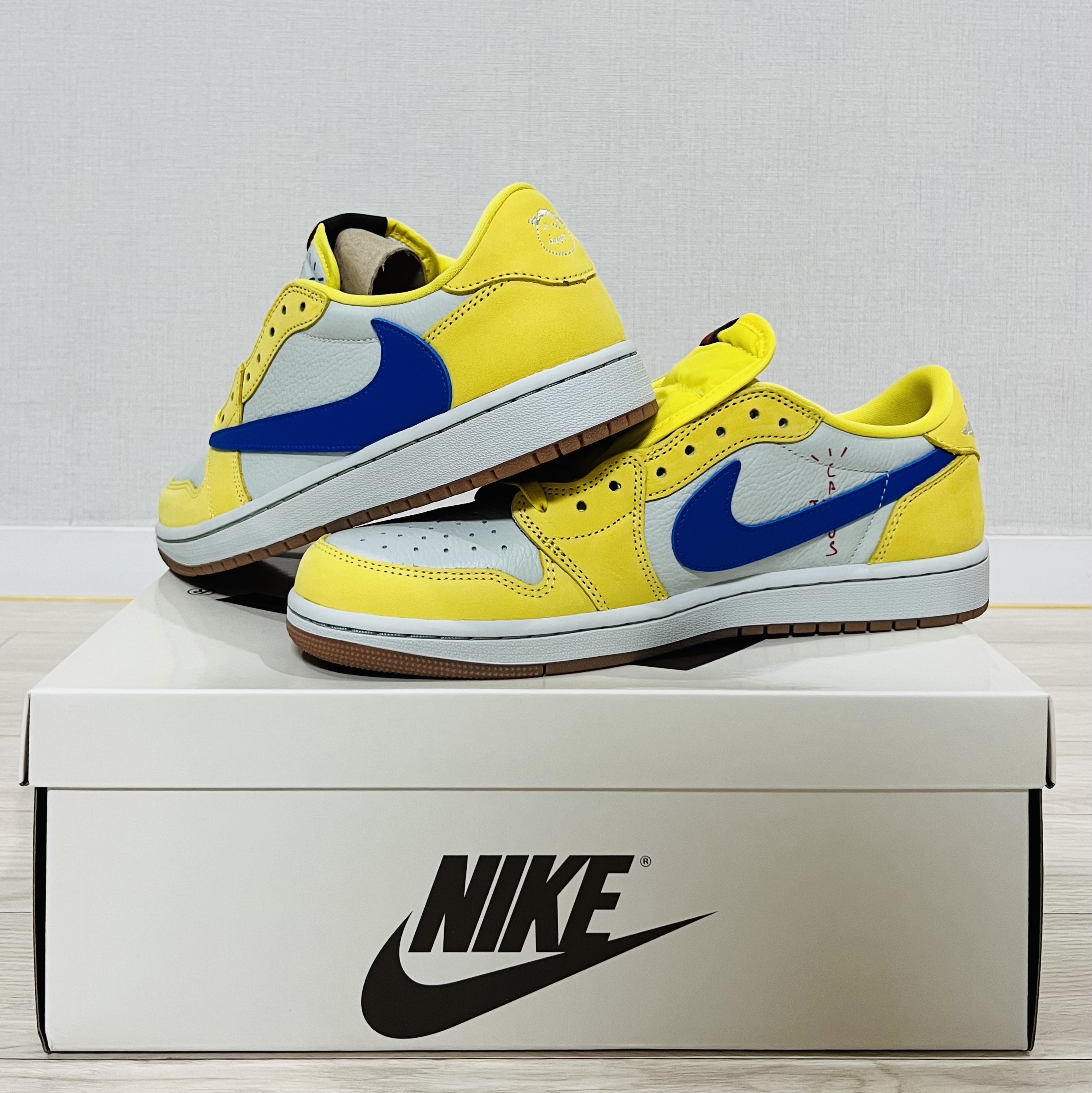 (W) Jordan 1 x Travis Scott Retro Low OG SP Canary 착용 스타일