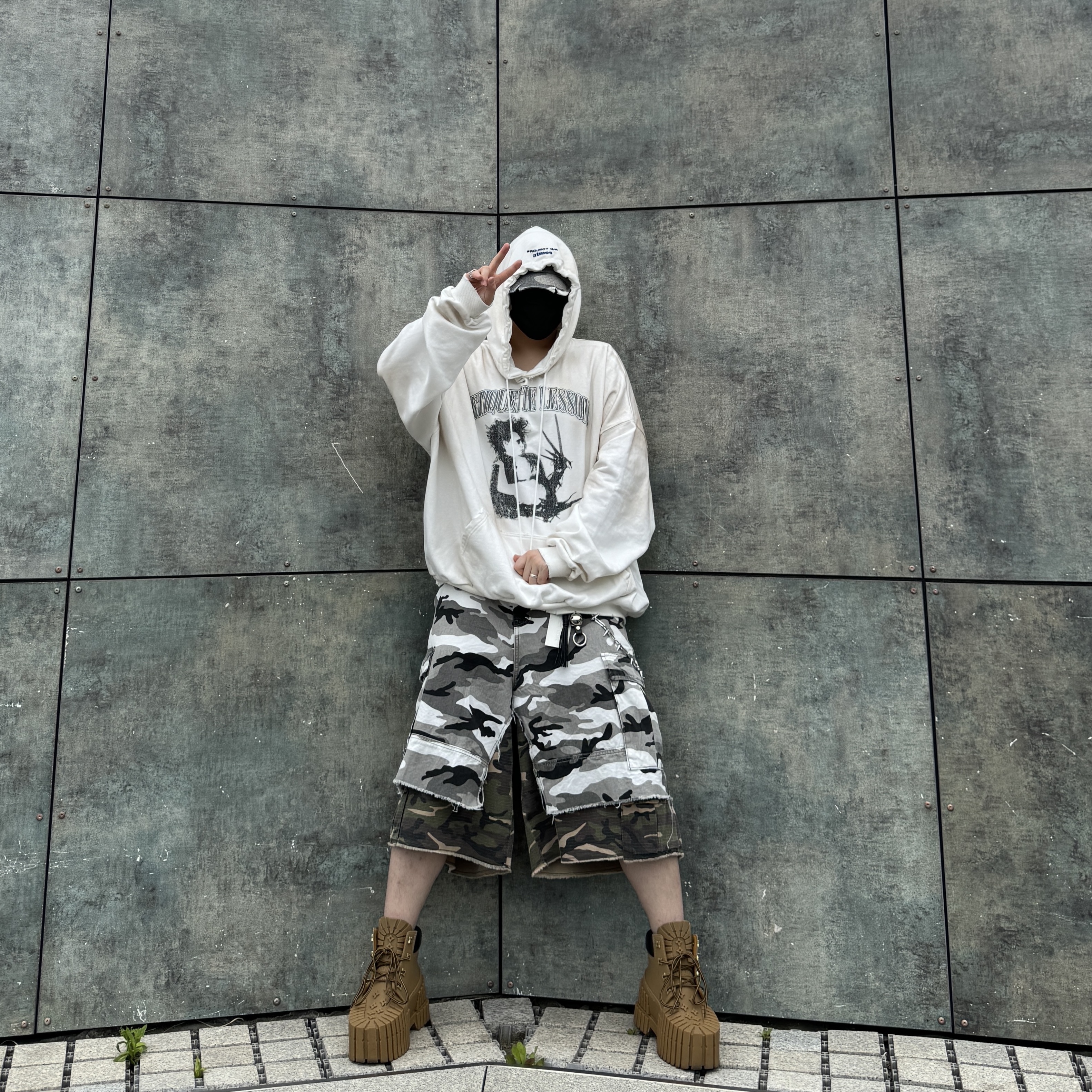 Project G/R x MFM333. Layered Skirt Camo Cargo Shorts Multi Camo, Project G/R x MFM333. BDSM Gag Ball Key Chain Silver 착용 스타일 - 1