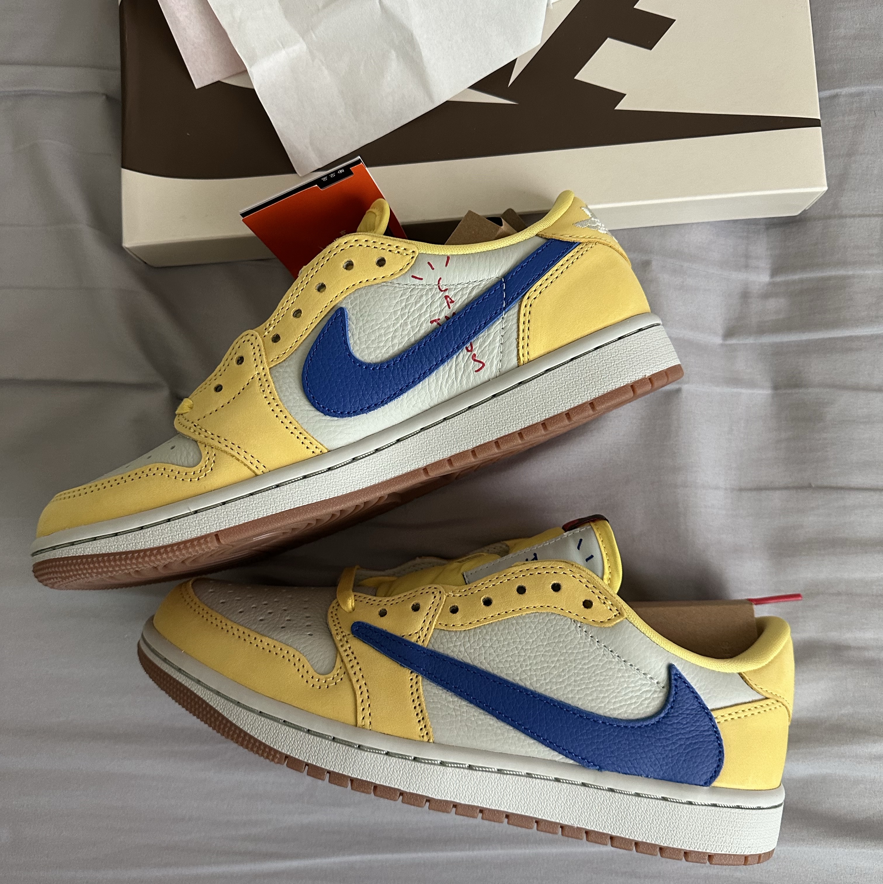 (W) Jordan 1 x Travis Scott Retro Low OG SP Canary 착용 스타일 - 1