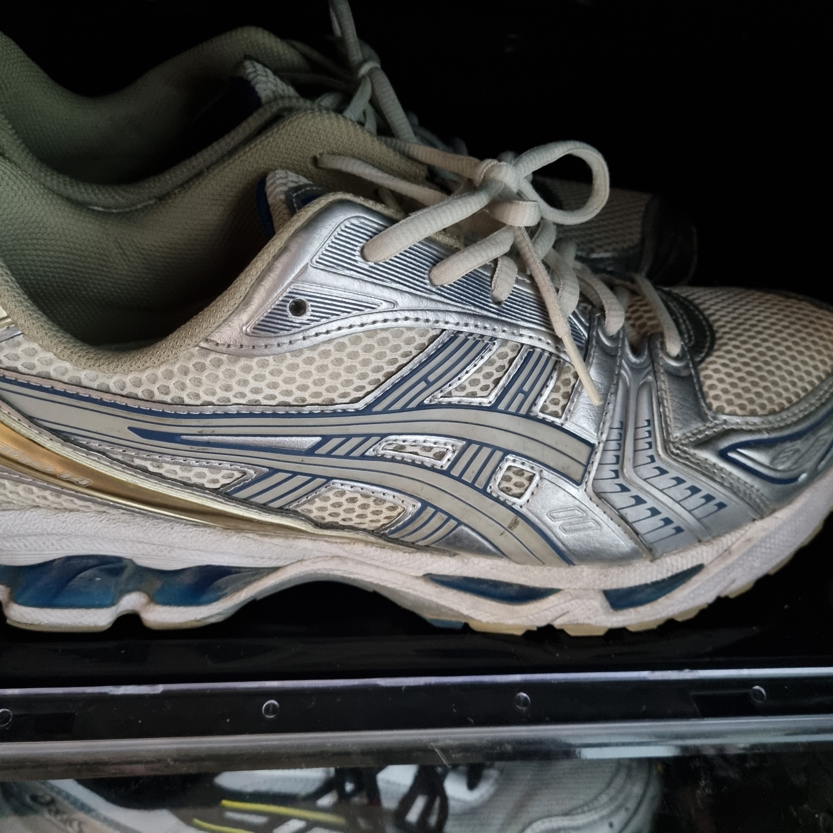 Asics Gel-Kayano 14 Cream Pure Silver 착용 스타일