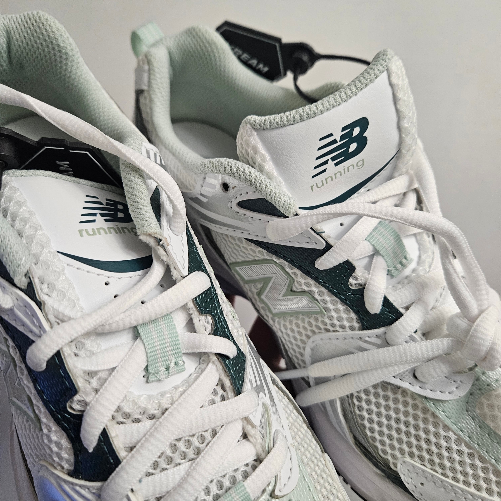 New Balance 530 White Mint 착용 스타일 - 1