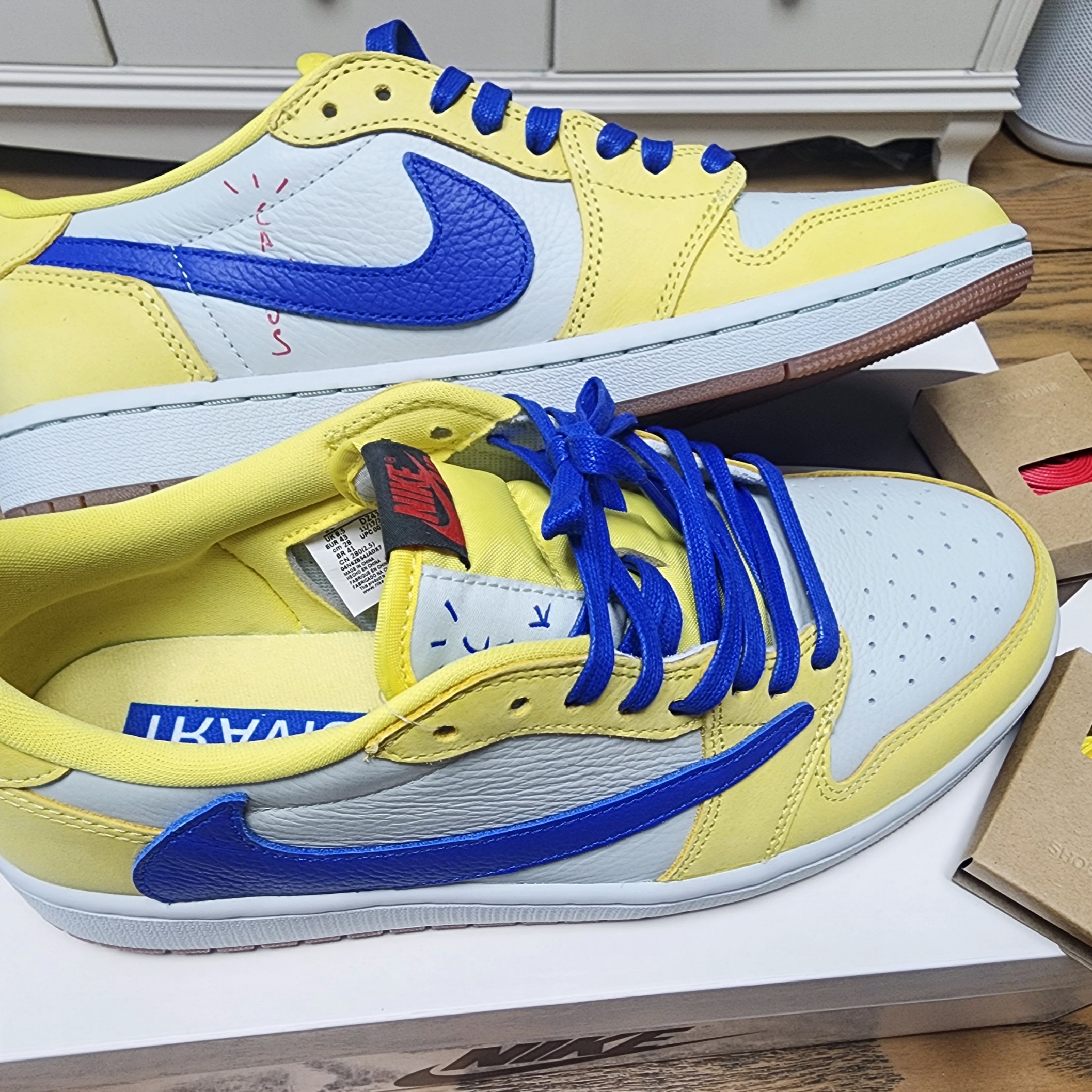 (W) Jordan 1 x Travis Scott Retro Low OG SP Canary, Nike x Sacai x Undercover LDWaffle Black Bright Citron 착용 스타일 - 2