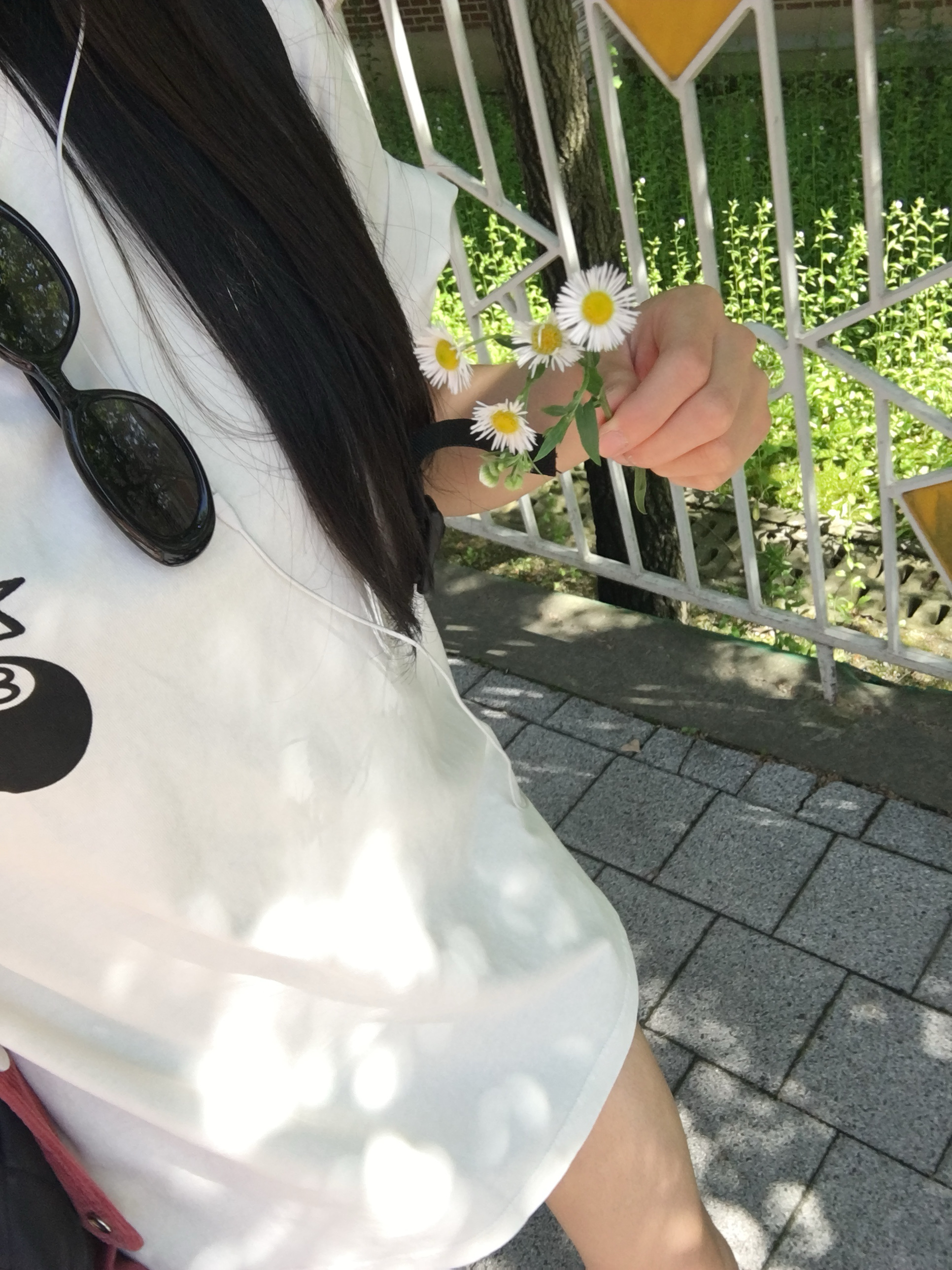 Stussy 8 Ball Pigment Dyed T-Shirt Natural, Nike P-6000 Sail Wolf Grey 착용 스타일 - 8