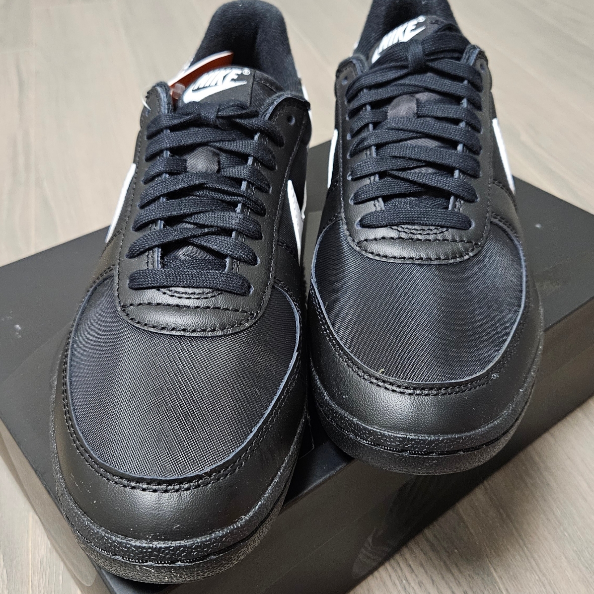 Nike Field General 82 SP Black and White 착용 스타일 - 2