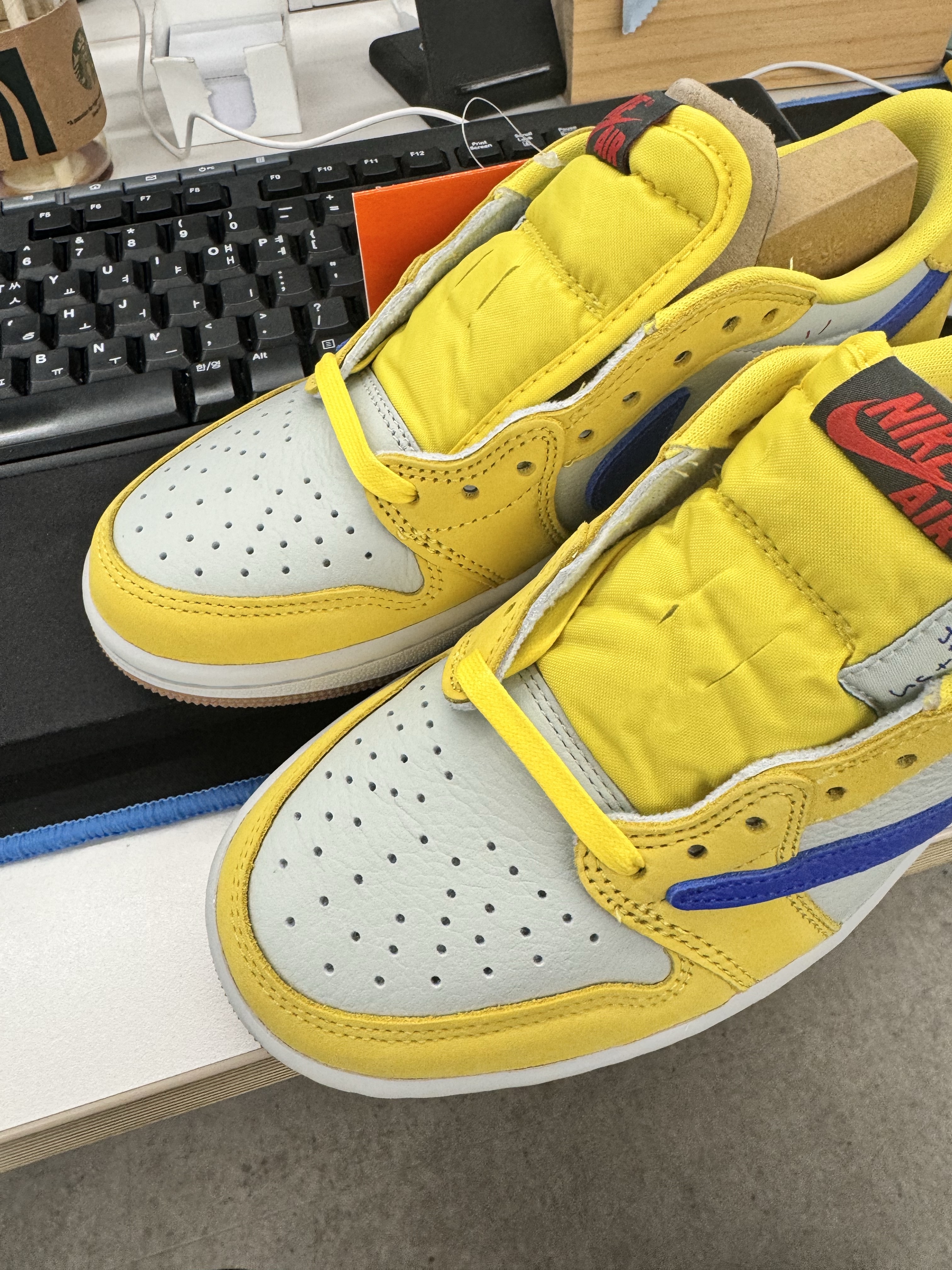 (W) Jordan 1 x Travis Scott Retro Low OG SP Canary 착용 스타일