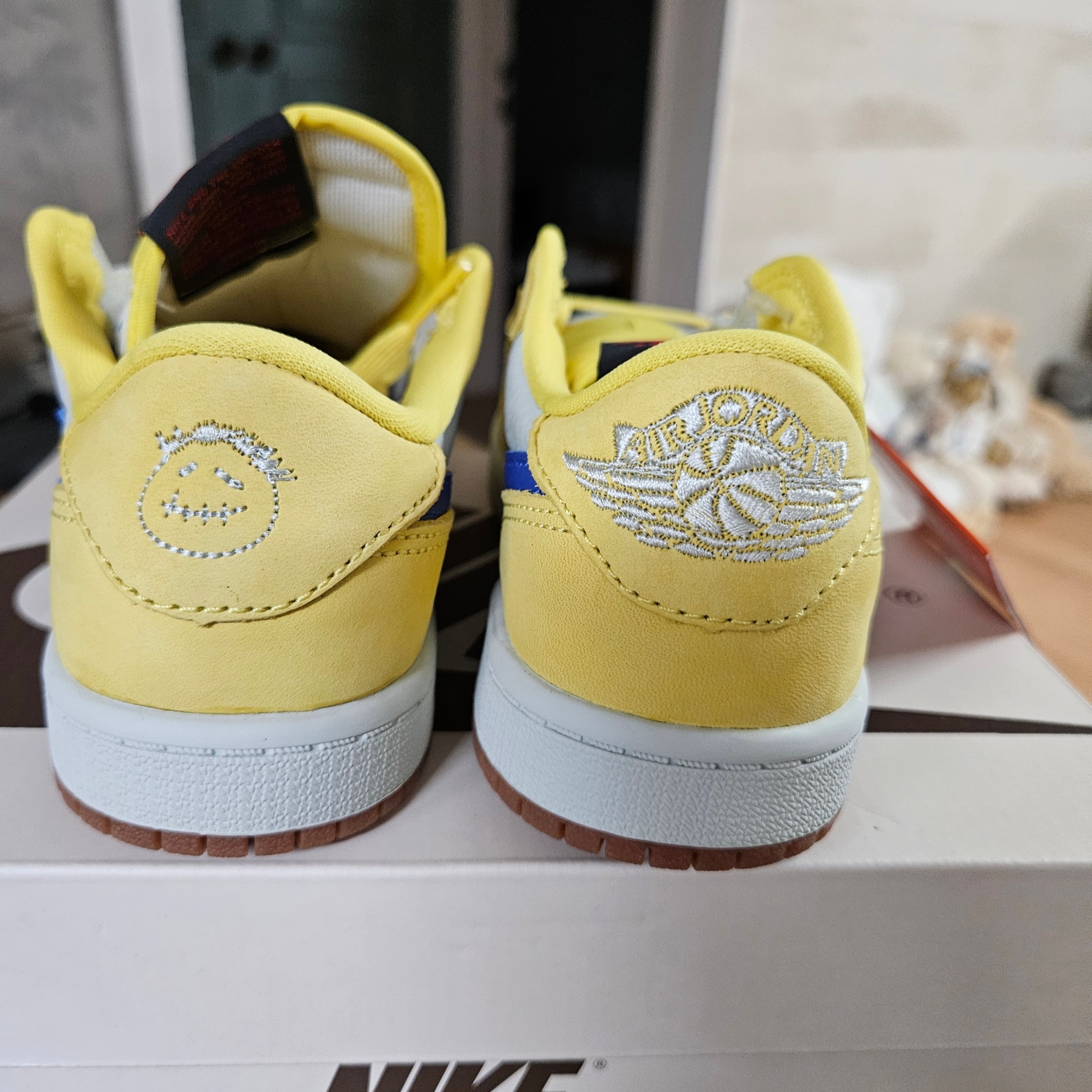 (PS) Jordan 1 x Travis Scott Retro Low OG SP Canary 착용 스타일 - 3