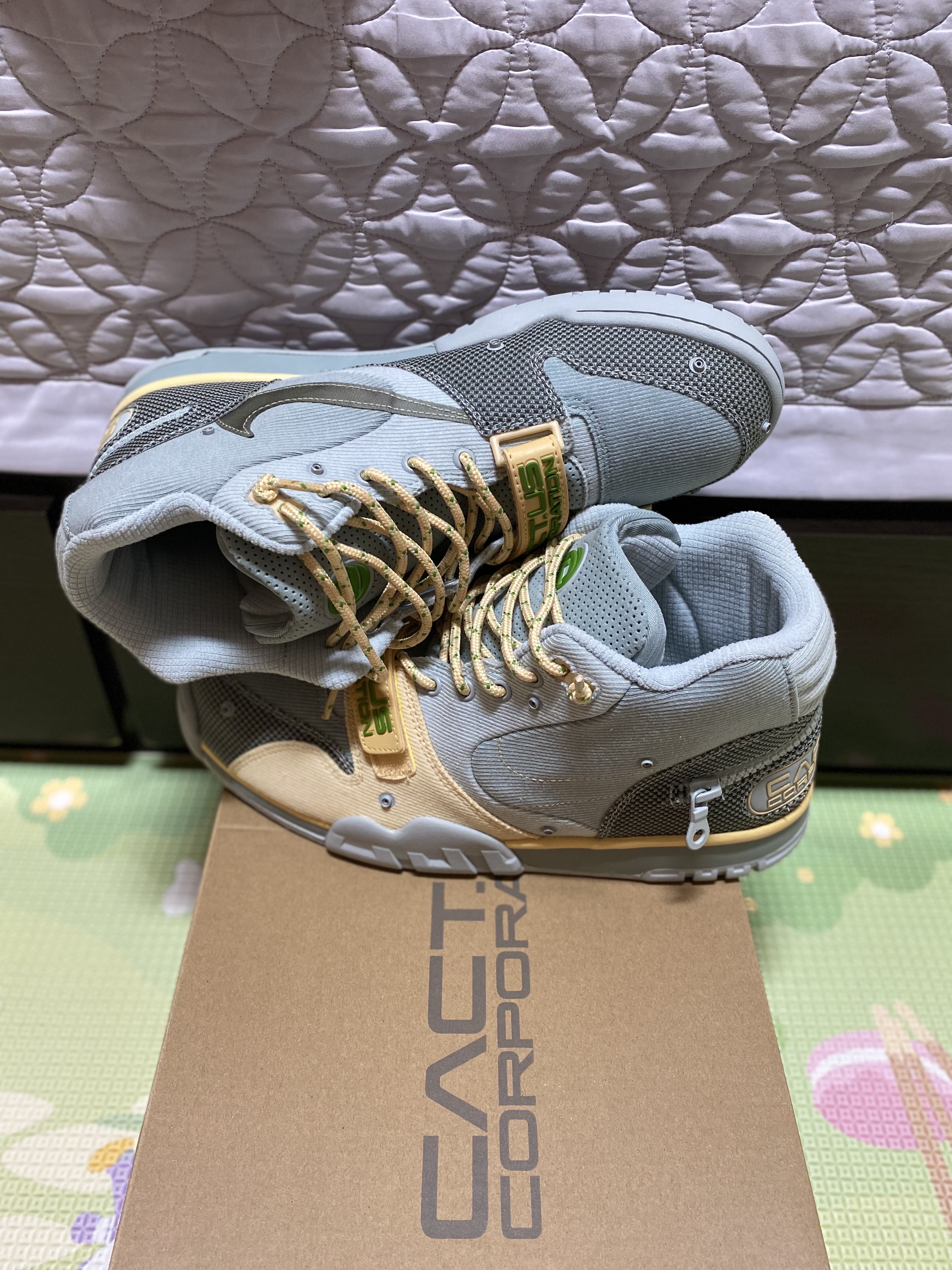 Nike x Travis Scott Nike Air Trainer 1 Grey Haze and Dusty Sage 착용 스타일 - 2