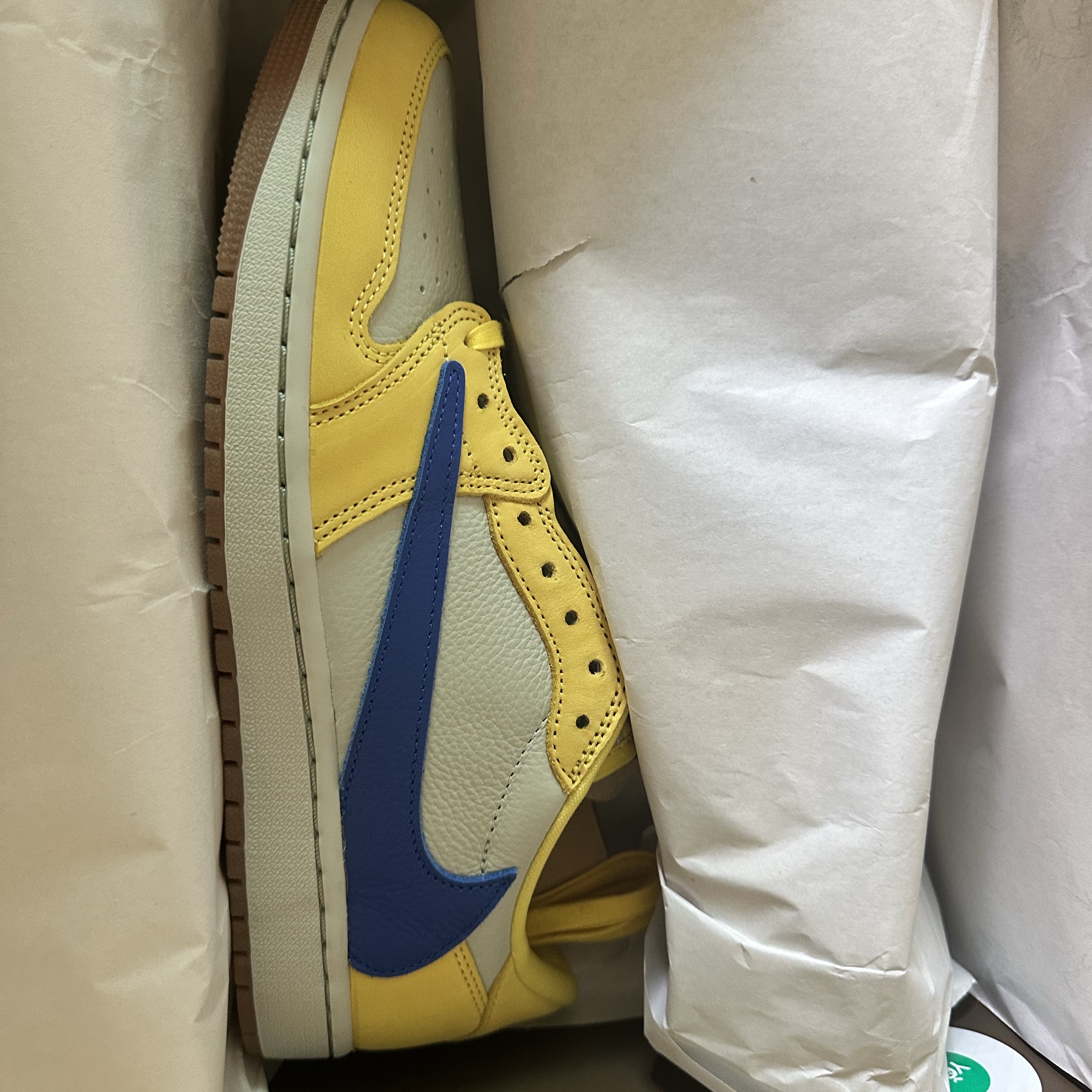(W) Jordan 1 x Travis Scott Retro Low OG SP Canary 착용 스타일 - 4