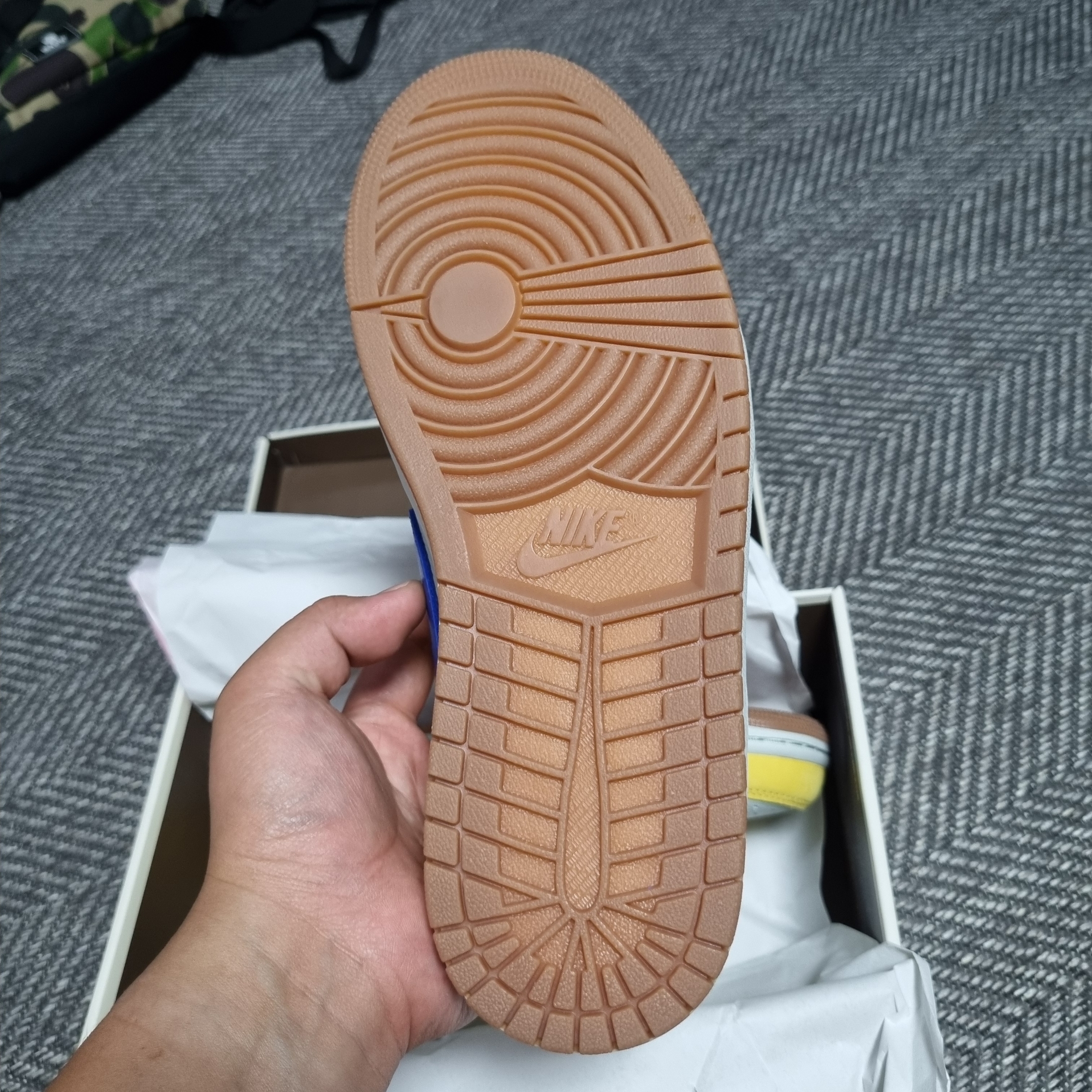 (W) Jordan 1 x Travis Scott Retro Low OG SP Canary 착용 스타일 - 4